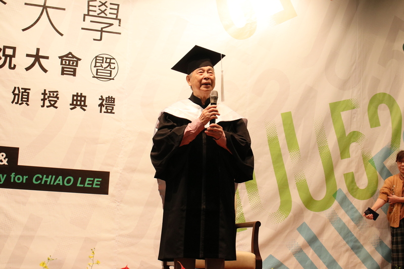 90歲國寶作家李喬挺身而出，接任苗栗縣第二選區立委邱鎮軍罷免領銜人。（翻攝自聯合大學官網）