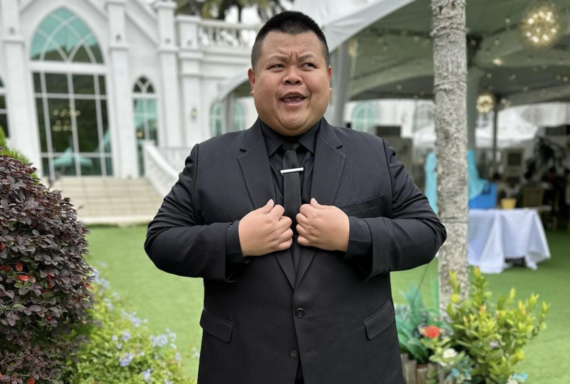 YouTuber大蛇丸相當親民,對於粉絲要求合照來者不拒。(翻攝自大蛇丸IG)