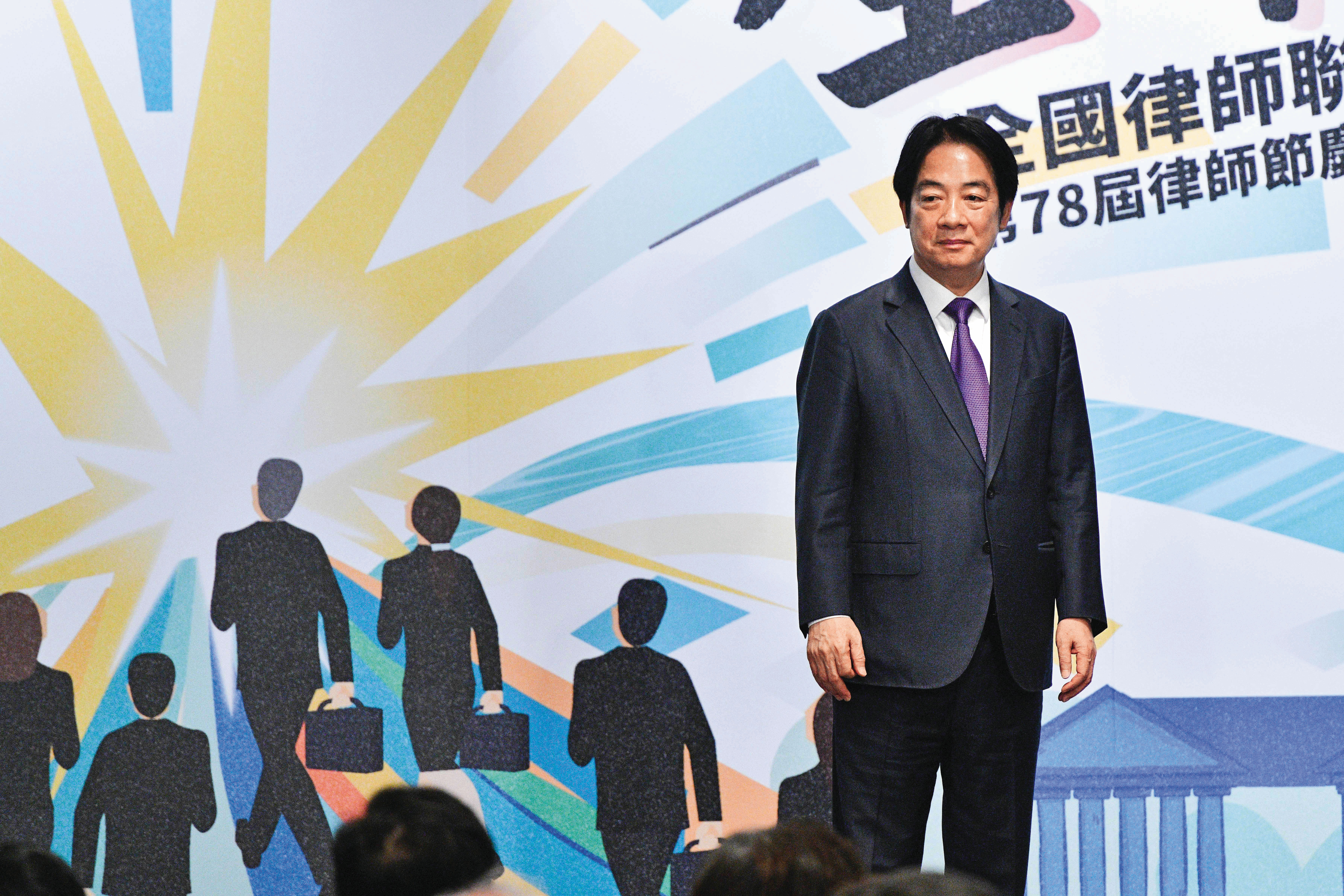 賴清德（圖）領導的民進黨面臨大罷免失敗挫折，內部對柯文哲交保憂喜參半，有人認為柯被關太久了應放出來，也有人認為柯出來後「多張嘴罵民進黨」。（鏡報李智為）