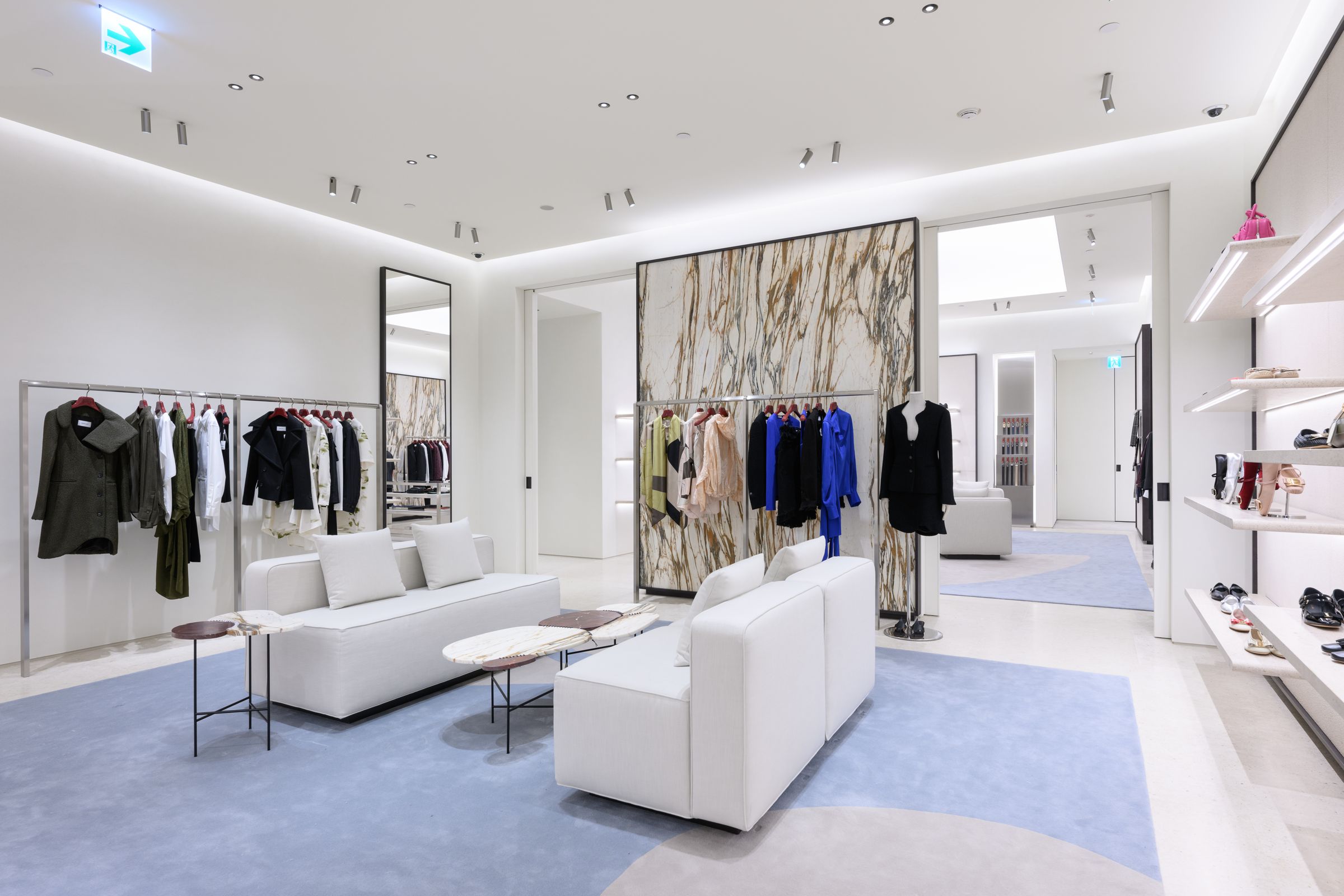 FERRAGAMO全新概念店內整體色調柔和溫暖。(FERRAGAMO提供)