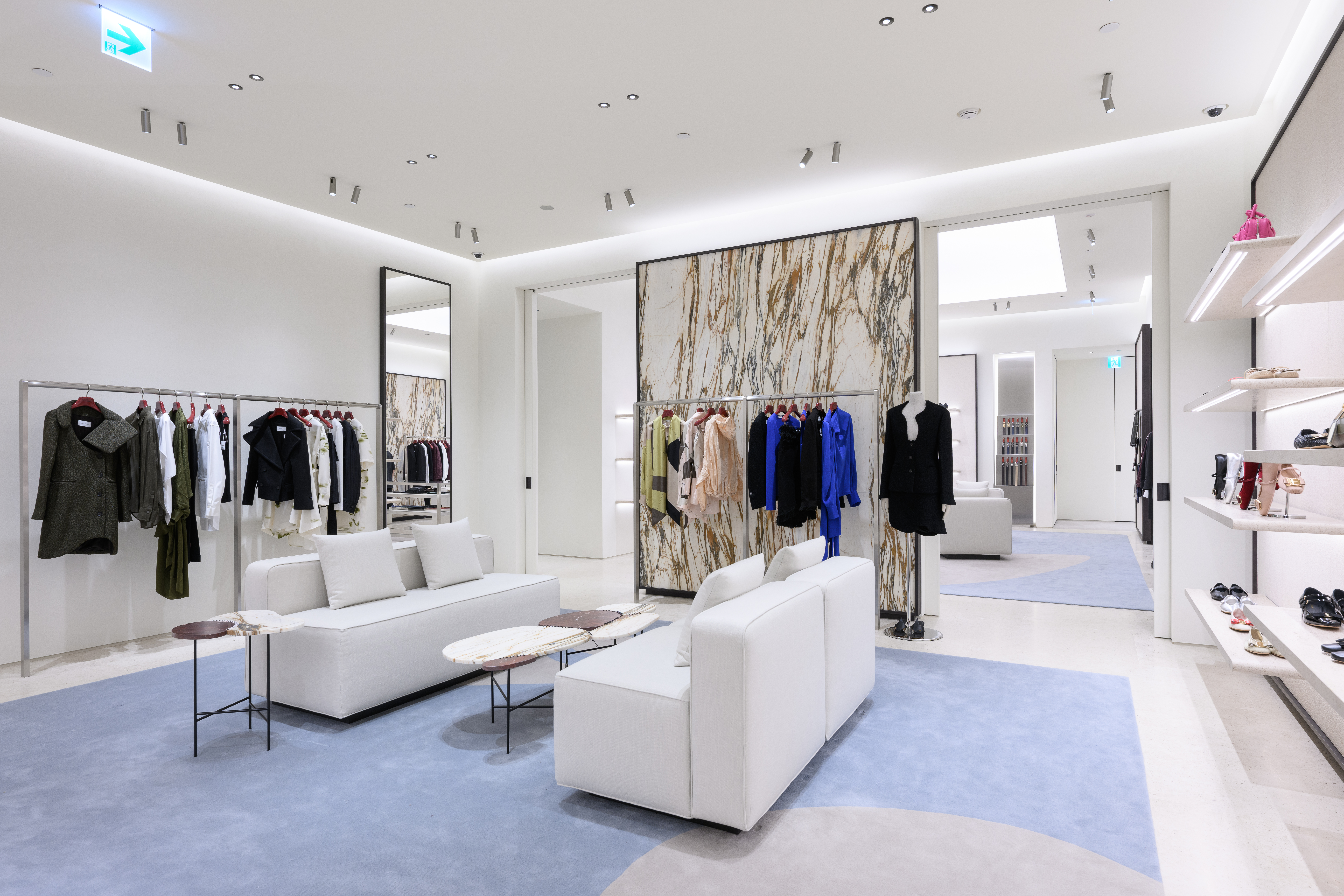 FERRAGAMO全新概念店內整體色調柔和溫暖。(FERRAGAMO提供)