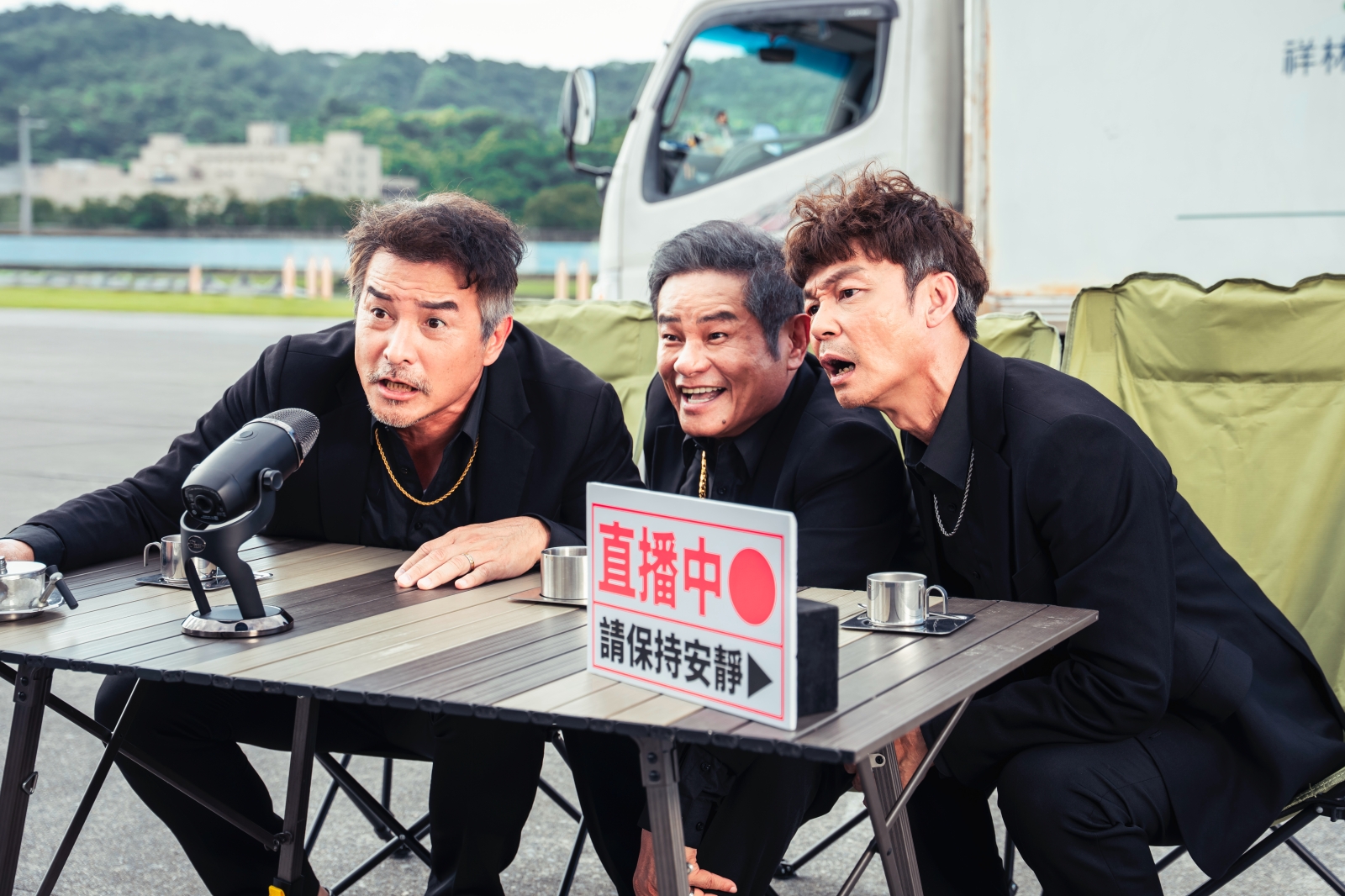 電影一口氣出現了李銘順(左起)、許效舜、李國煌,湊在《NO GOOD!歐吉桑》衝進直播界追夢。(萬騰文化創意提供)