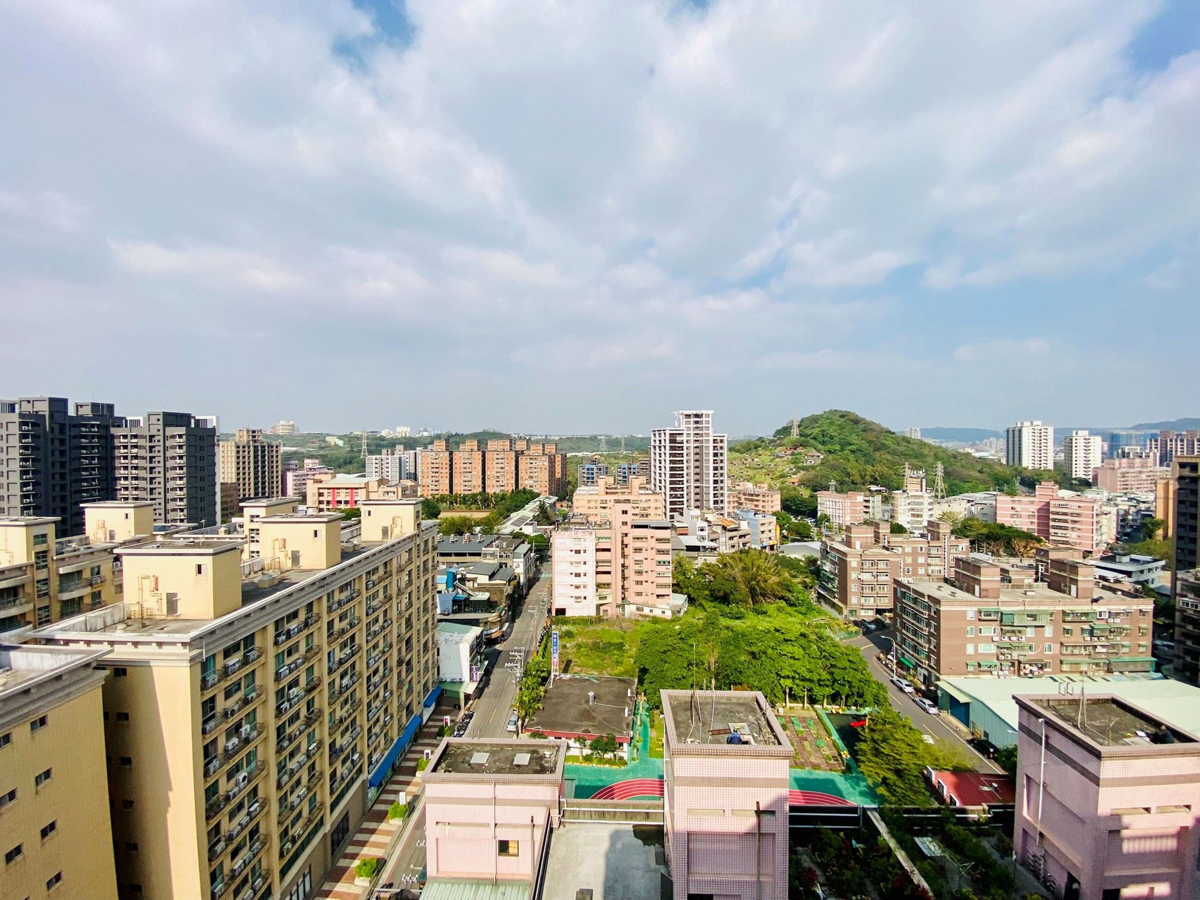 鶯歌區因地處相對邊緣,在1,000萬元至1,500萬元的預算內,平均可購得住宅面積為41.3坪,是新北市唯二在40坪以上的行政區。(永慶房產集團提供)