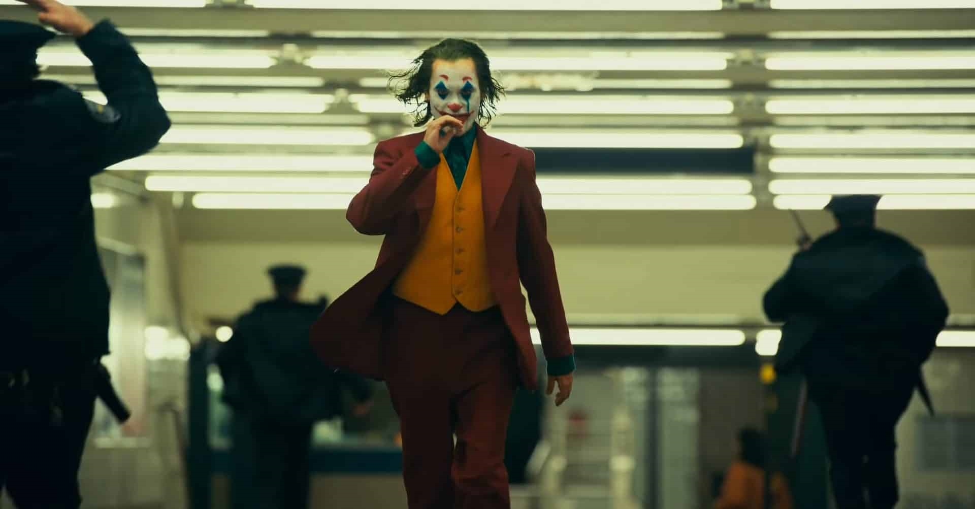 投影機公司巴可正在研發新的HDR雷射放映機,未來將改變電影的拍攝方式,圖為 《小丑》劇照。(華納兄弟公司提供)