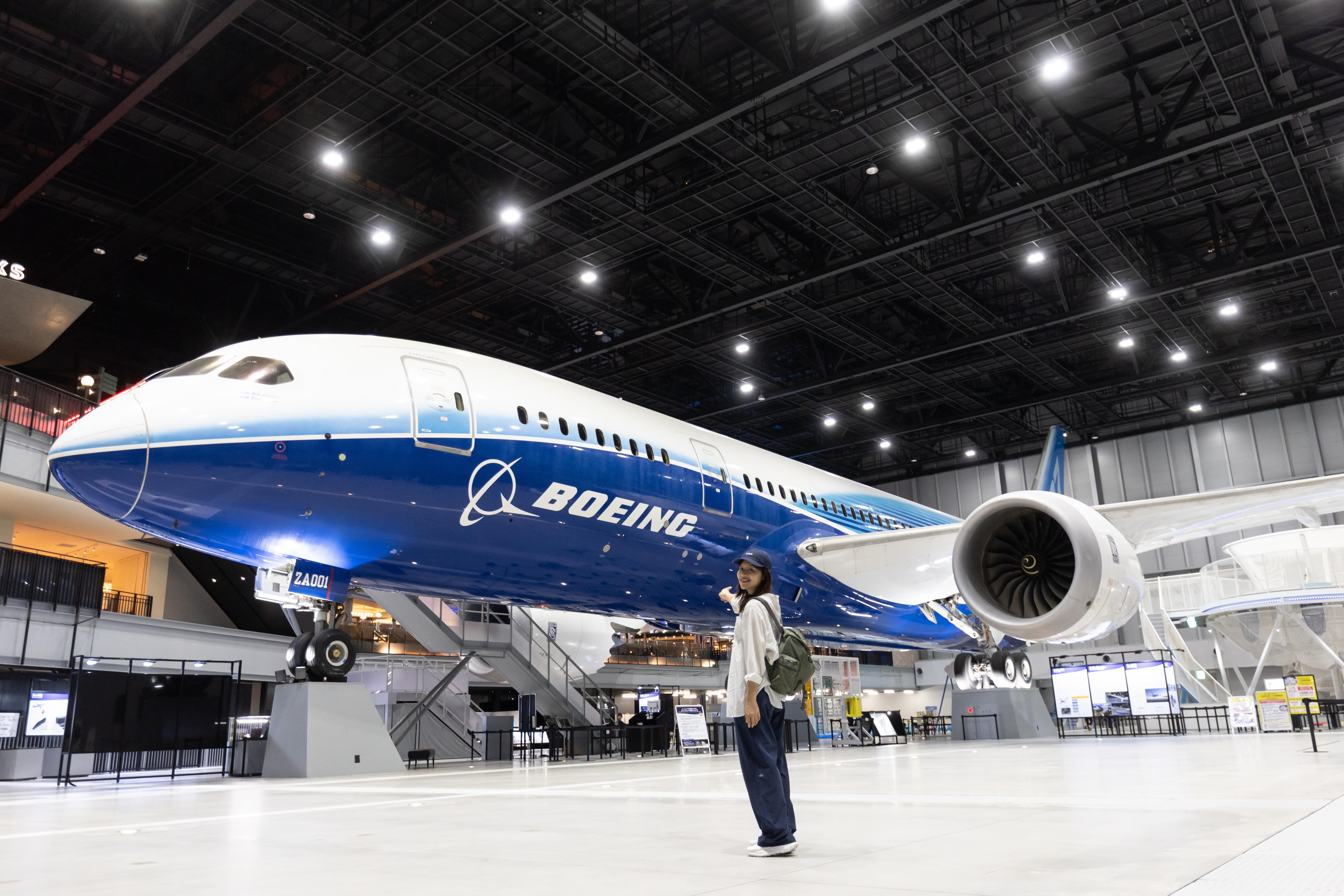 「FLIGHT OF DREAMS」位於名古屋中部國際機場內，以波音787首架原型機打造，結合展間、互動與商店打造航空主題區。
