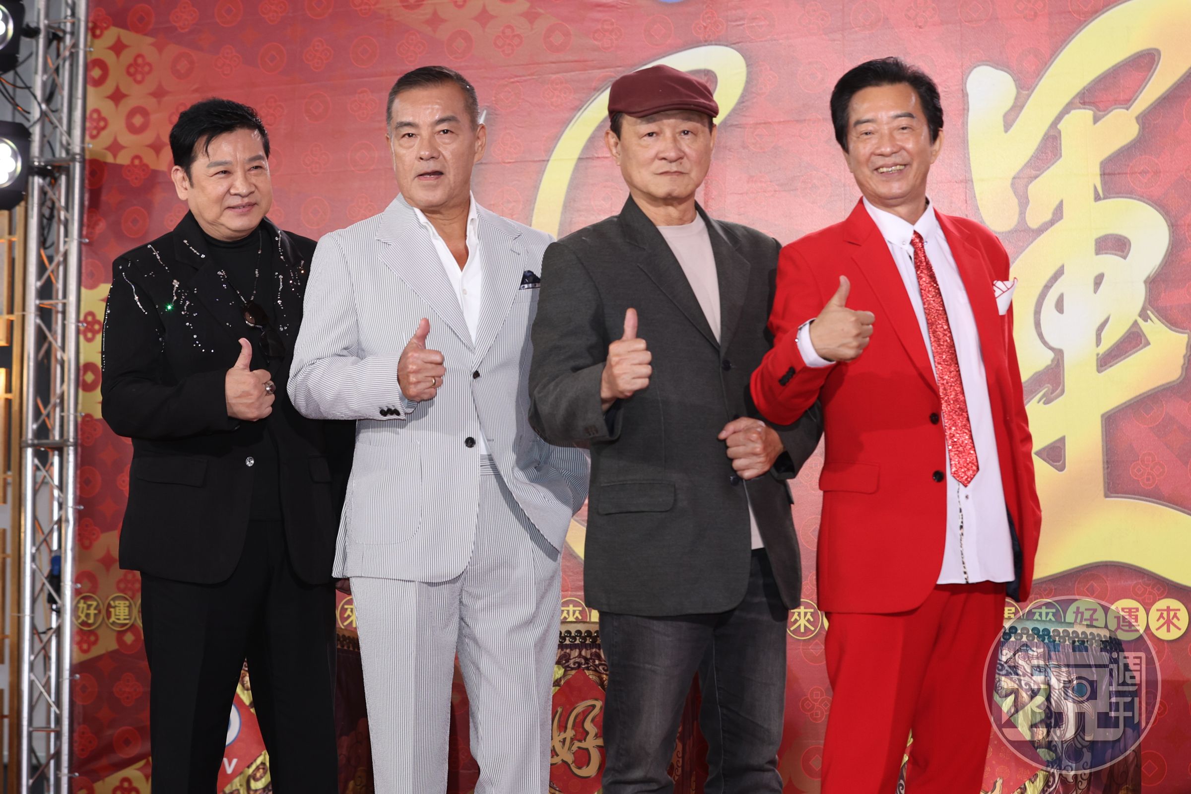 高群（右一）入行40年難得拍八點檔。