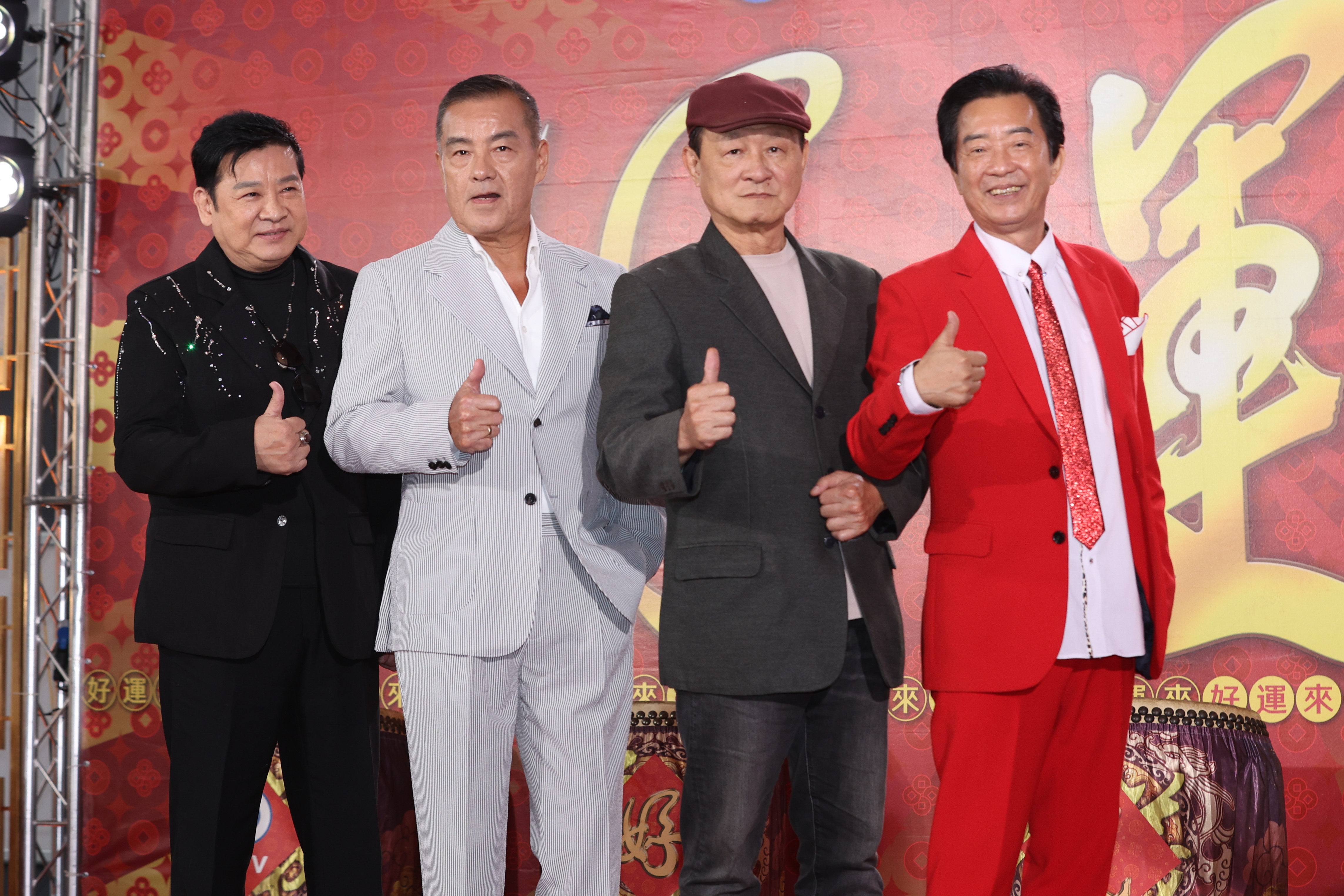 高群（右一）入行40年難得拍八點檔。