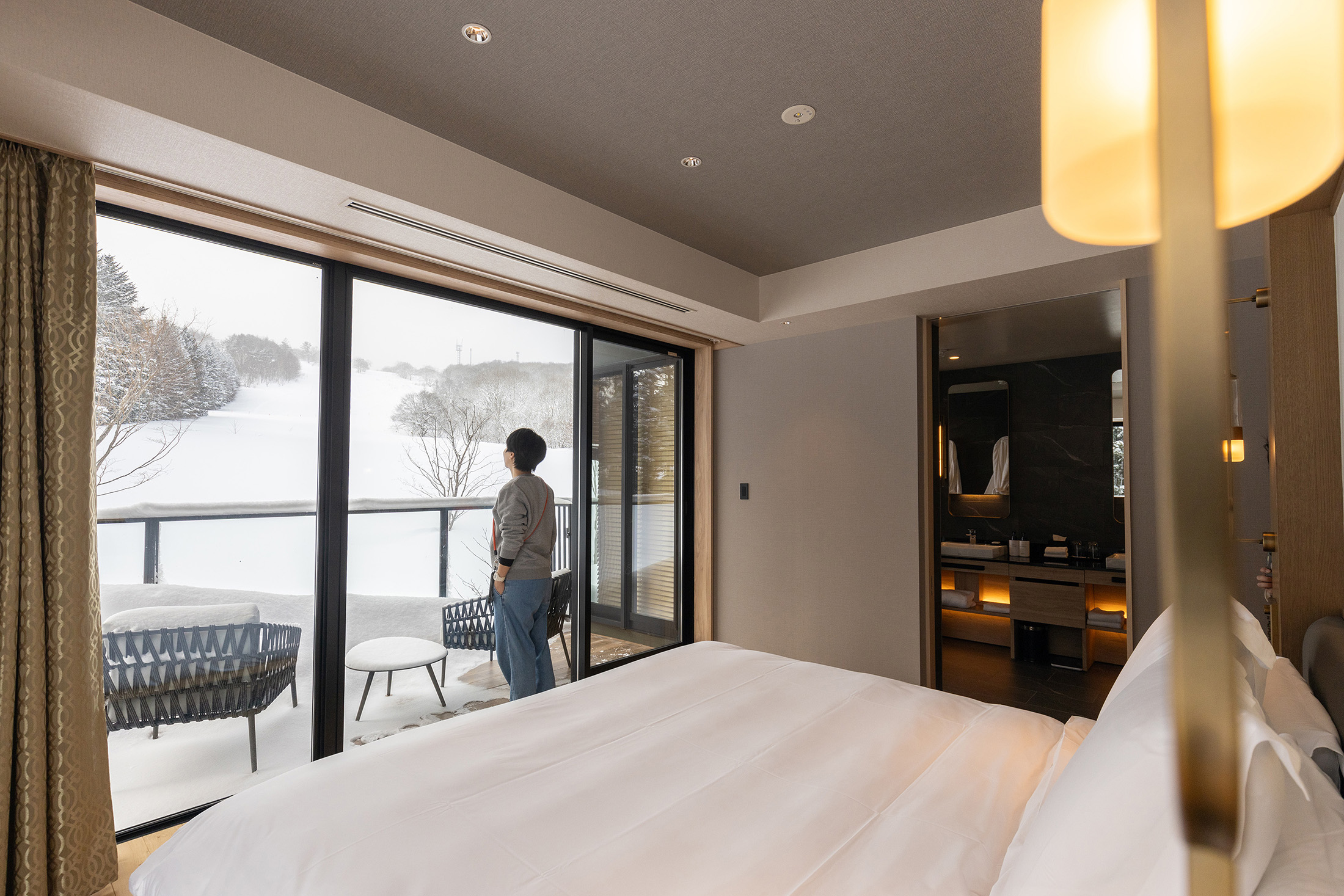 開幕僅兩年就獲得日本首批米其林星鑰飯店一星鑰肯定的「ANA InterContinental Appi Kogen Resort」，是東北地區唯一入選的奢華飯店。