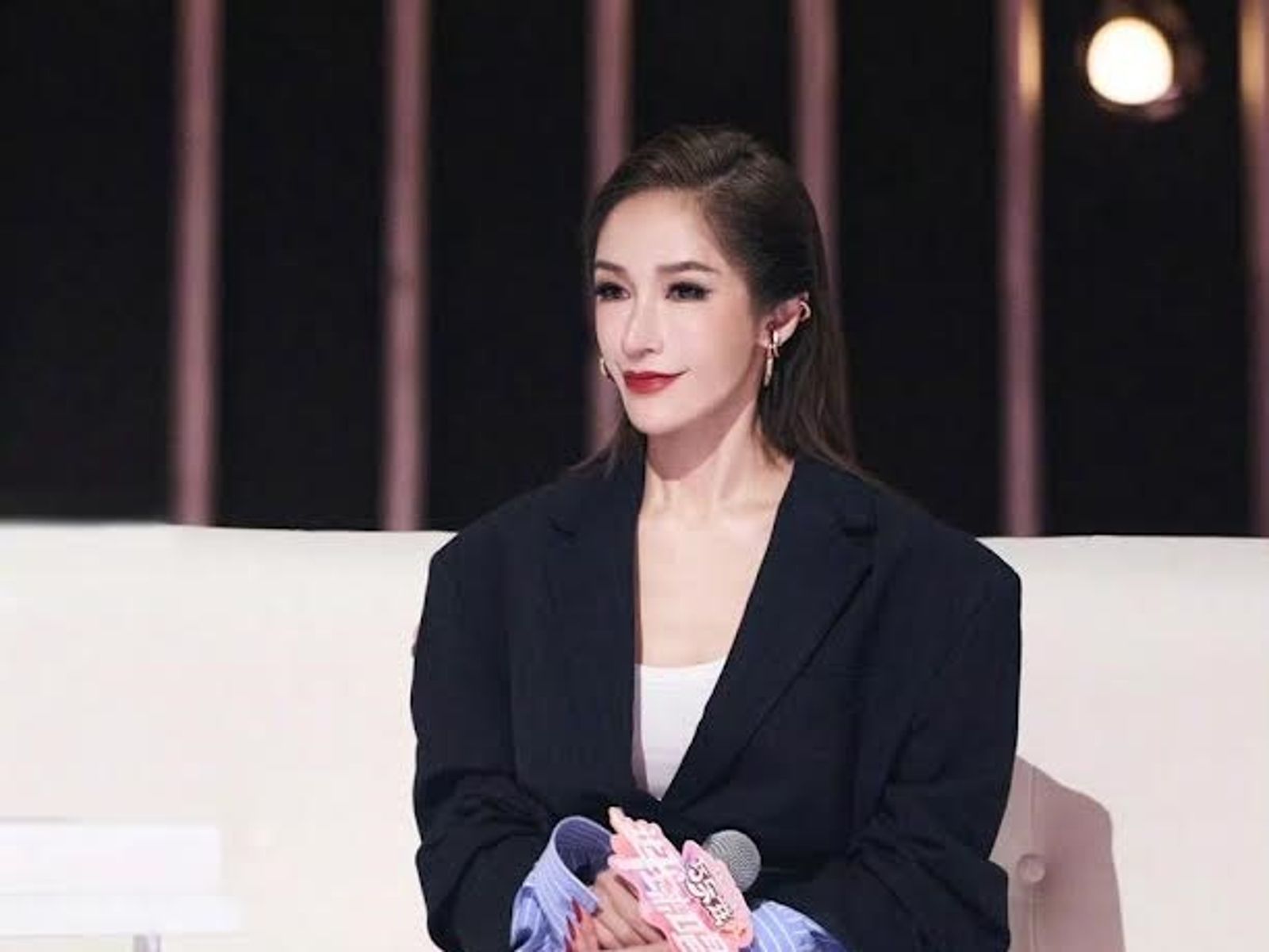 蕭亞軒復出並不順利，導致粉絲發出死亡威脅。（蕭亞軒微博）