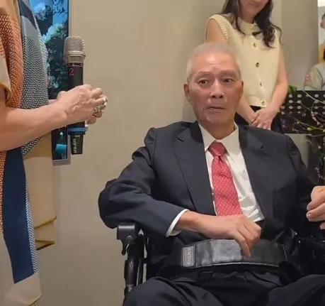 吳敦義「大腦前額葉退化」！妻哽咽曝他睡夢中仍心繫一事　4名子女陪同坐輪椅現身近況曝光