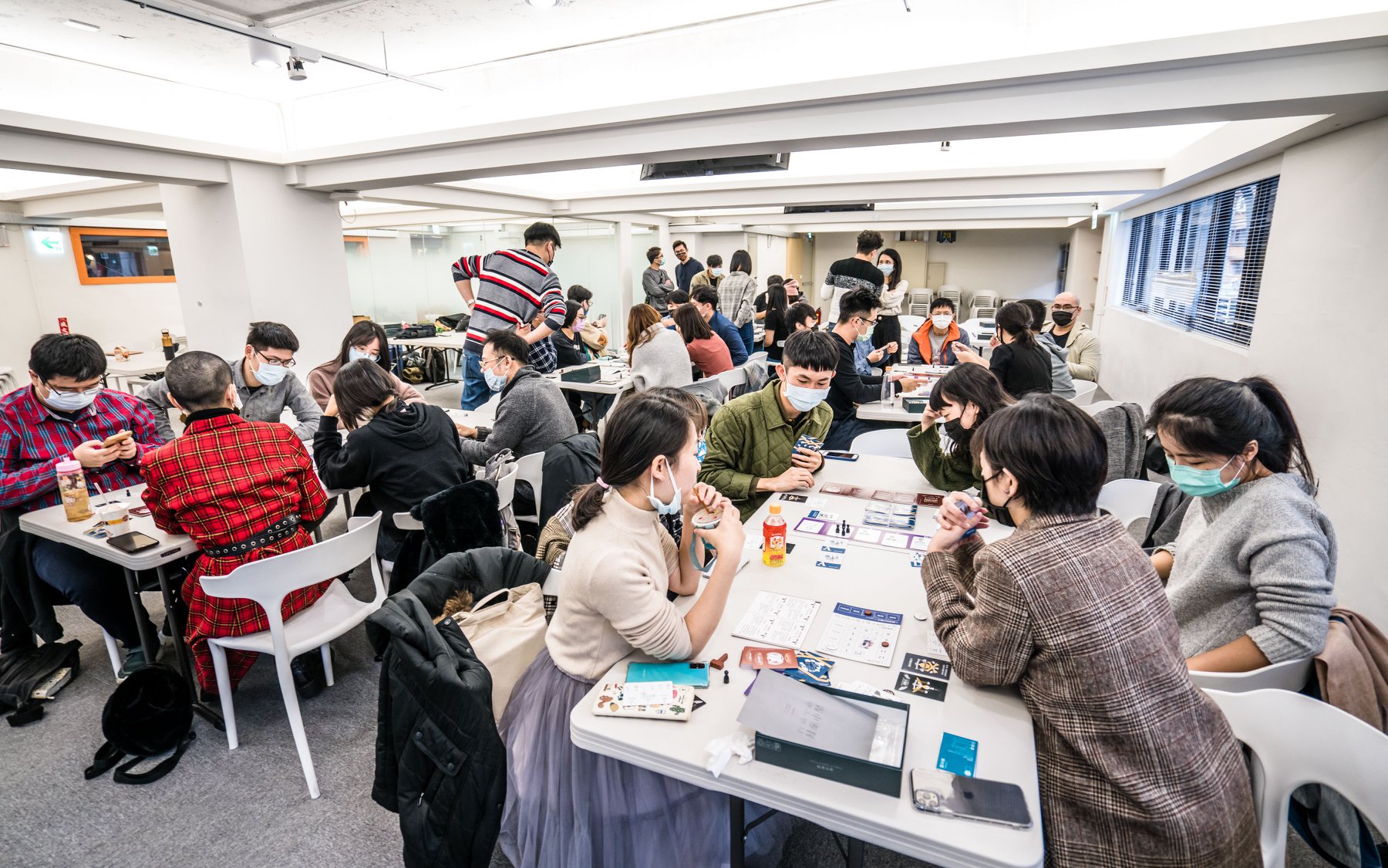 為推廣議題桌遊，他群舉辦過上百場工作坊及試玩活動。（他群提供）