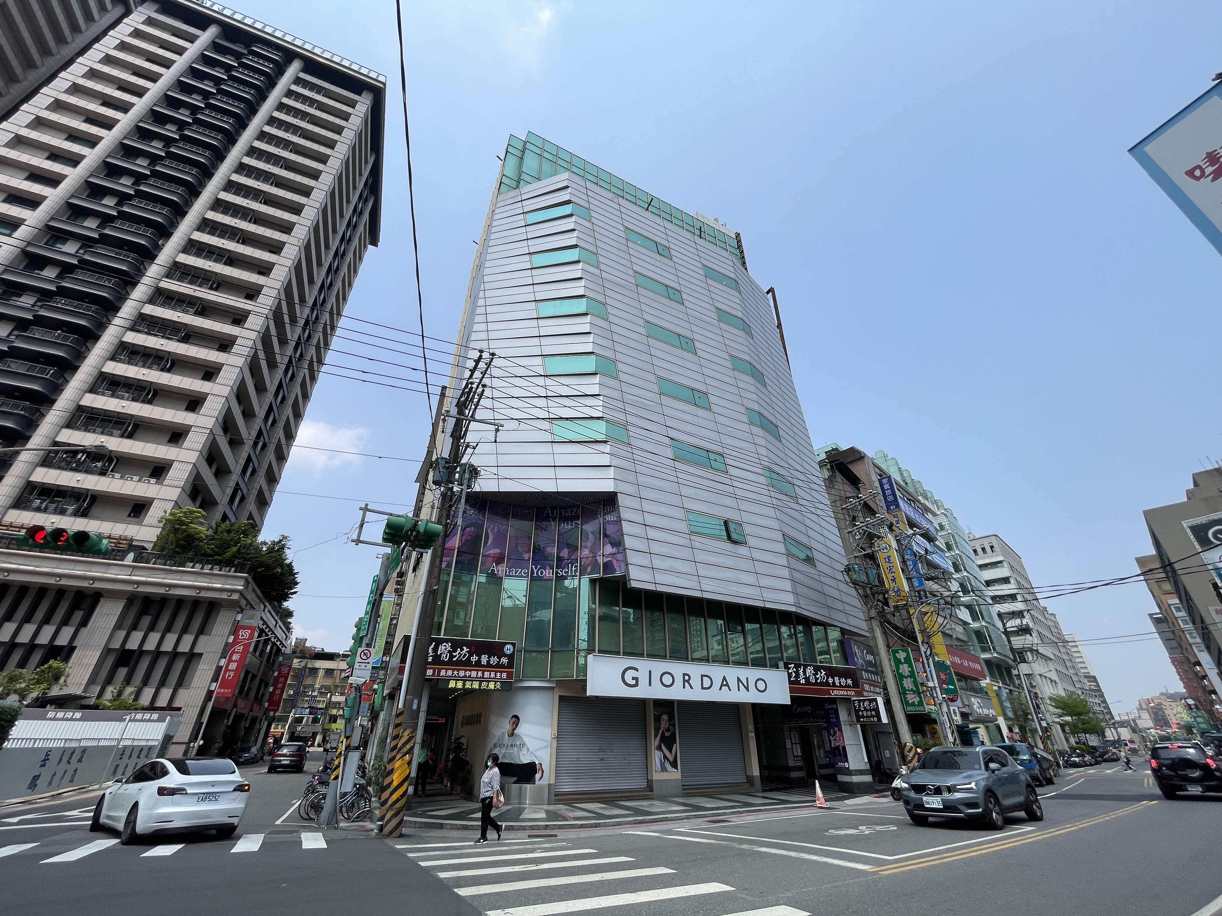 網傳景美菜市場附近大樓受地震影響疑似歪斜，議員出面澄清是誤會。