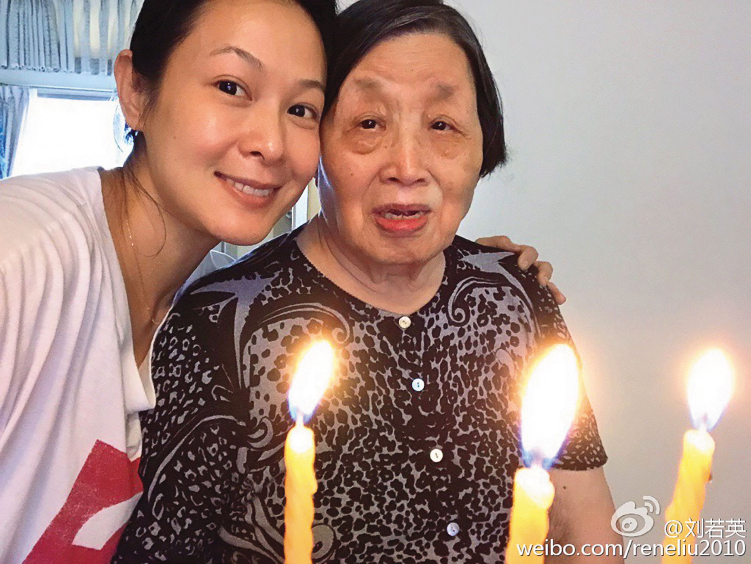 劉若英(左)很愛婆婆(右)為家裡留下傳承的味道與溫暖。(翻攝自劉若英微博)