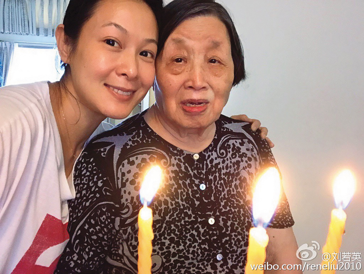 劉若英(左)很愛婆婆(右)為家裡留下傳承的味道與溫暖。(翻攝自劉若英微博)