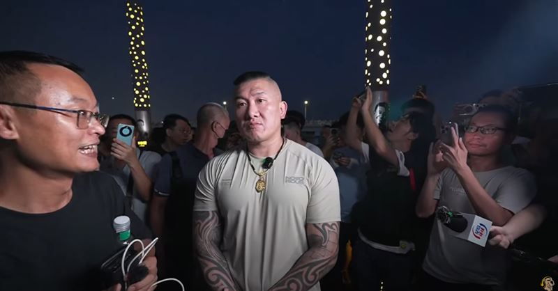 館長透露因為被歸類為「特殊份子」，所以無法開設抖音、B站帳號營利，赴陸發展反而慘賠百萬。（翻攝YT@館長惡名昭彰）