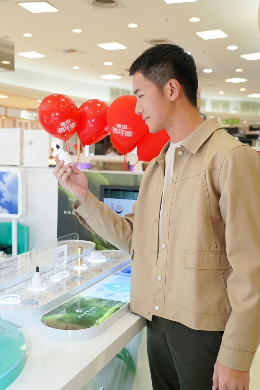 梁瀚名出席美妝品牌一日店長活動。（趣放娛樂提供）