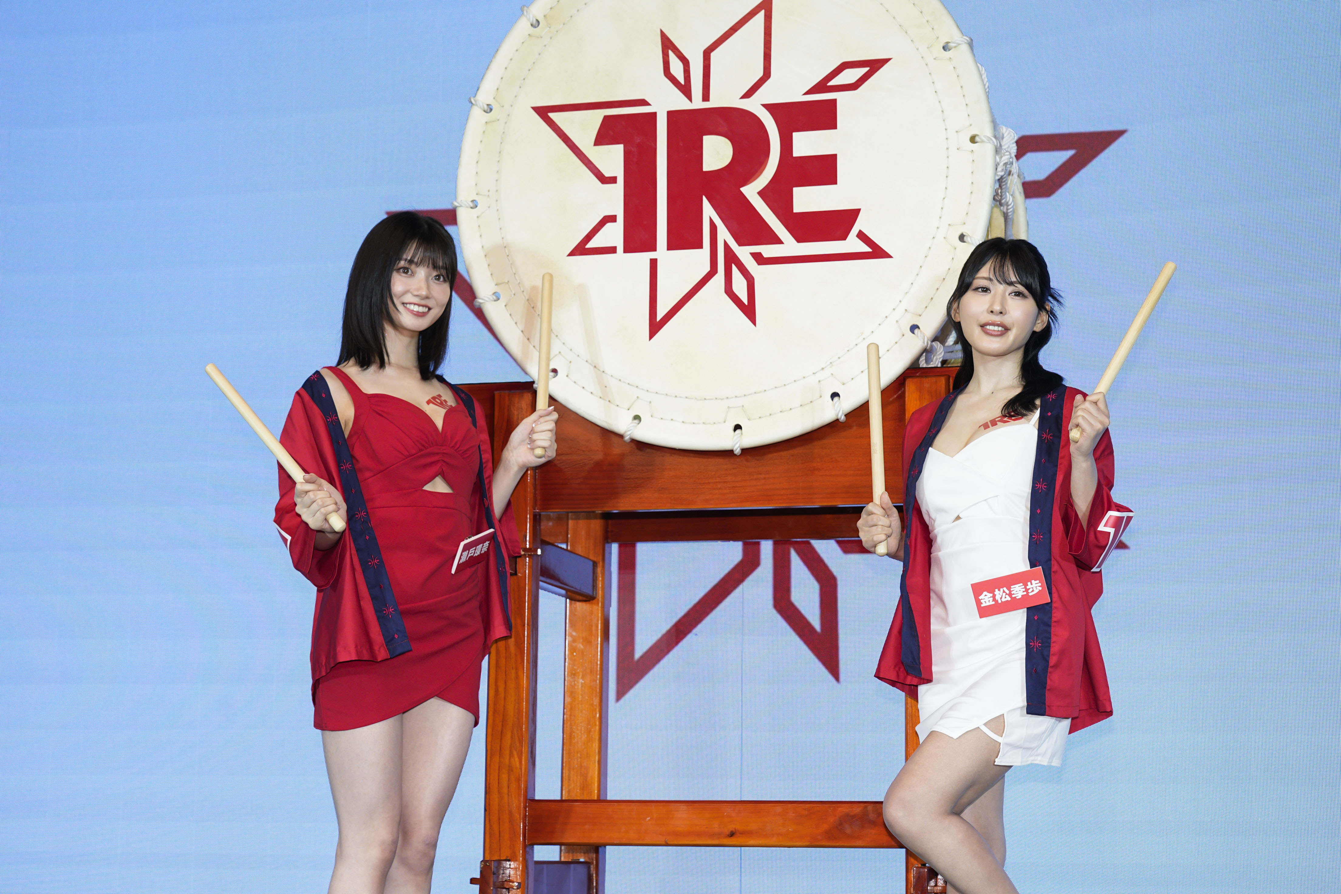  日本AV女優瀨戶環奈（左）和金松季步今（21日）出席TRE成人展記者會。