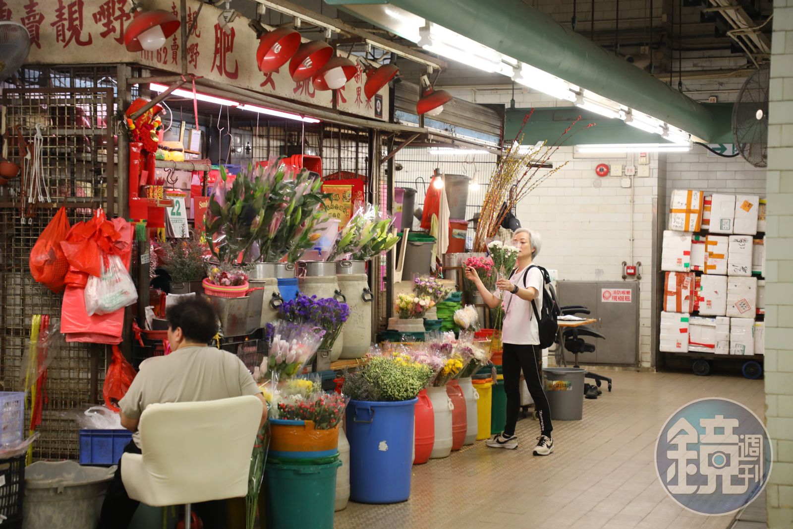 許多人在市場採買完成，便上樓打牙祭。