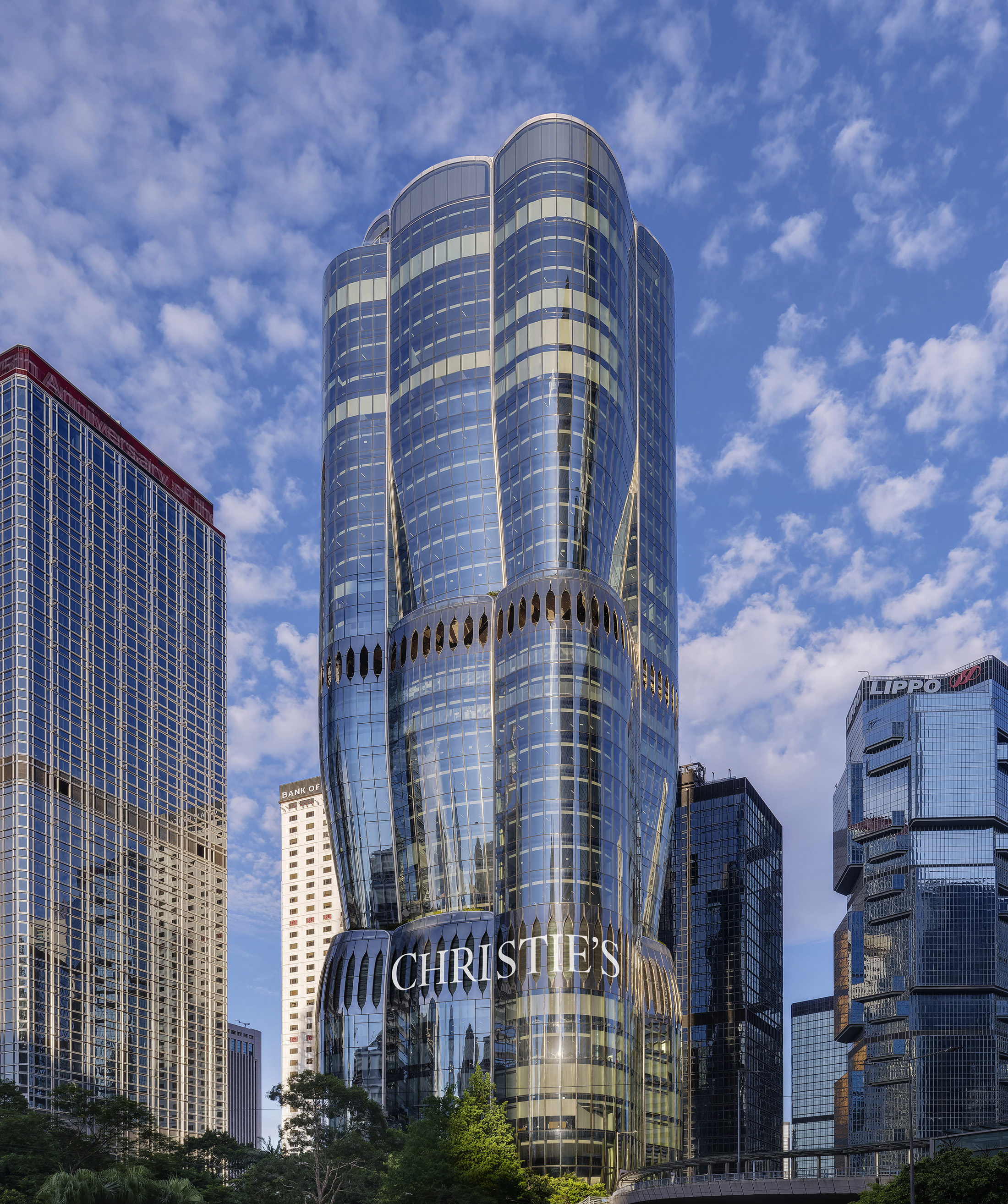 香港旅遊局公布2026夏季旅遊全攻略，從建築大師ZH最新完工的建築地標、香港迪士尼推出的互動雪寶、昂坪360夏季限定夜間纜車，加上旅行社祭出的8888元起自由行優惠，豐富的全新體驗讓旅人可以說走就走。 （香港旅遊發展局提供）