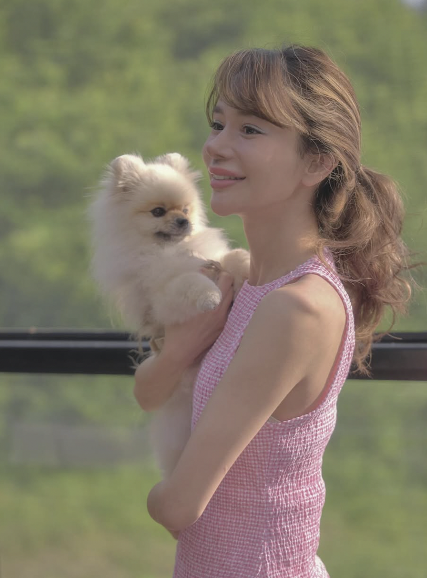水澤愛里曬出和愛犬的合照。(翻攝自IG@ally_mizusawa)