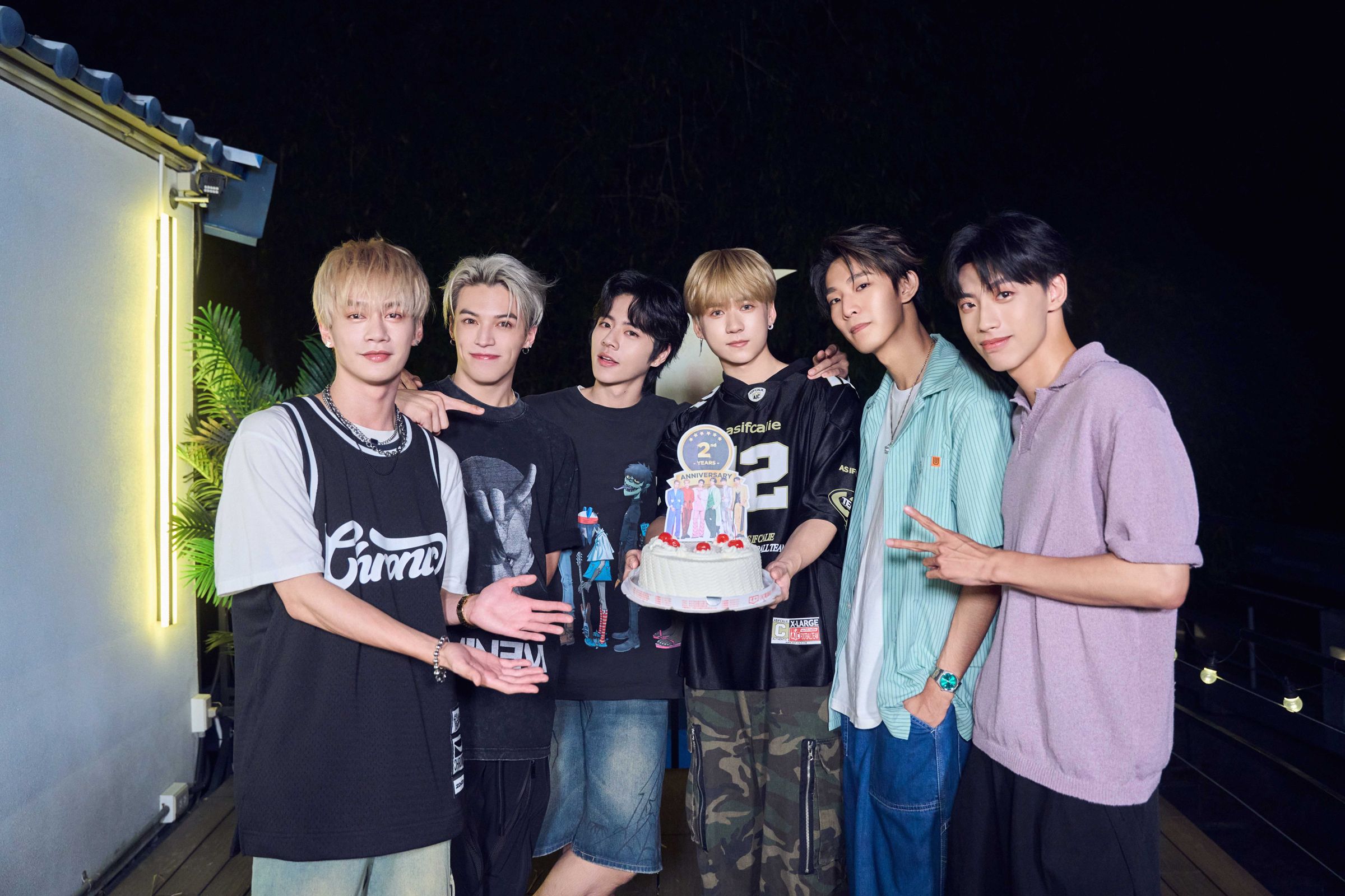 Ozone首張專輯《New Moon》9/13正式數位上架、全新主打歌〈一起看月彎彎〉MV 20:00正式上架。(索尼音樂提供)