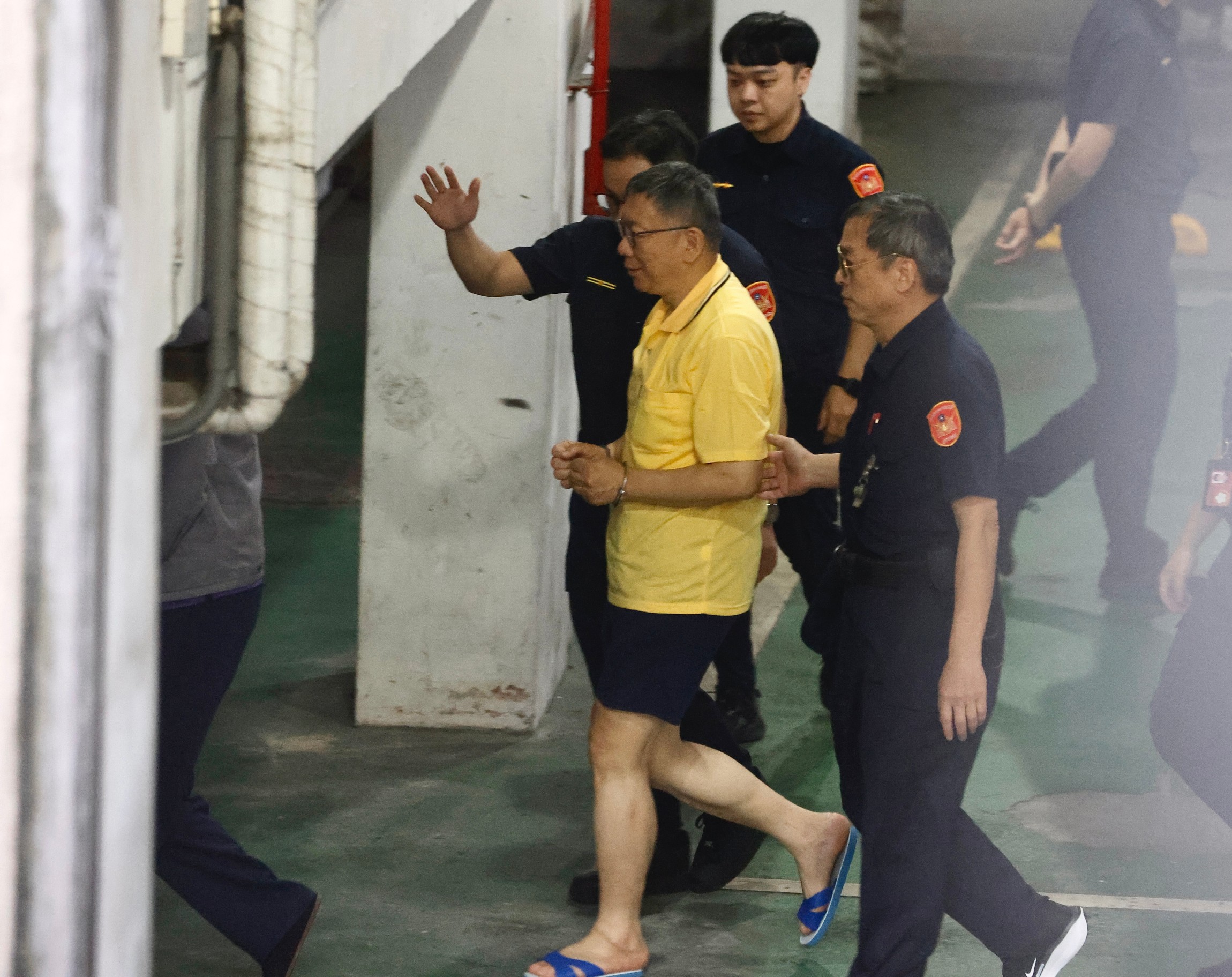 柯文哲因京華城案遭羈押禁見,近日藍營聲稱美方將出手干預此案,遭AIT否認。