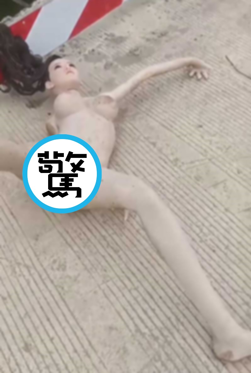「女屍」其實是一尊性愛娃娃。（翻自《51吃瓜網》）