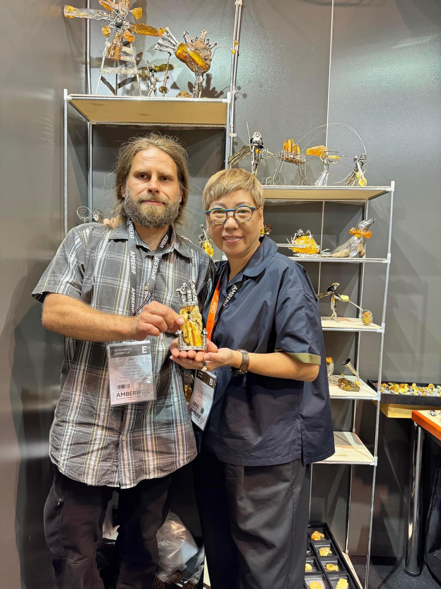劉香秀與眾多的合作夥伴都維持長久且愉快的合作關係。（翻攝臉書）