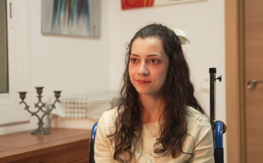 年僅25歲的西班牙年輕女子凱斯蒂洛，今年3月接受安樂死。（翻攝畫面）