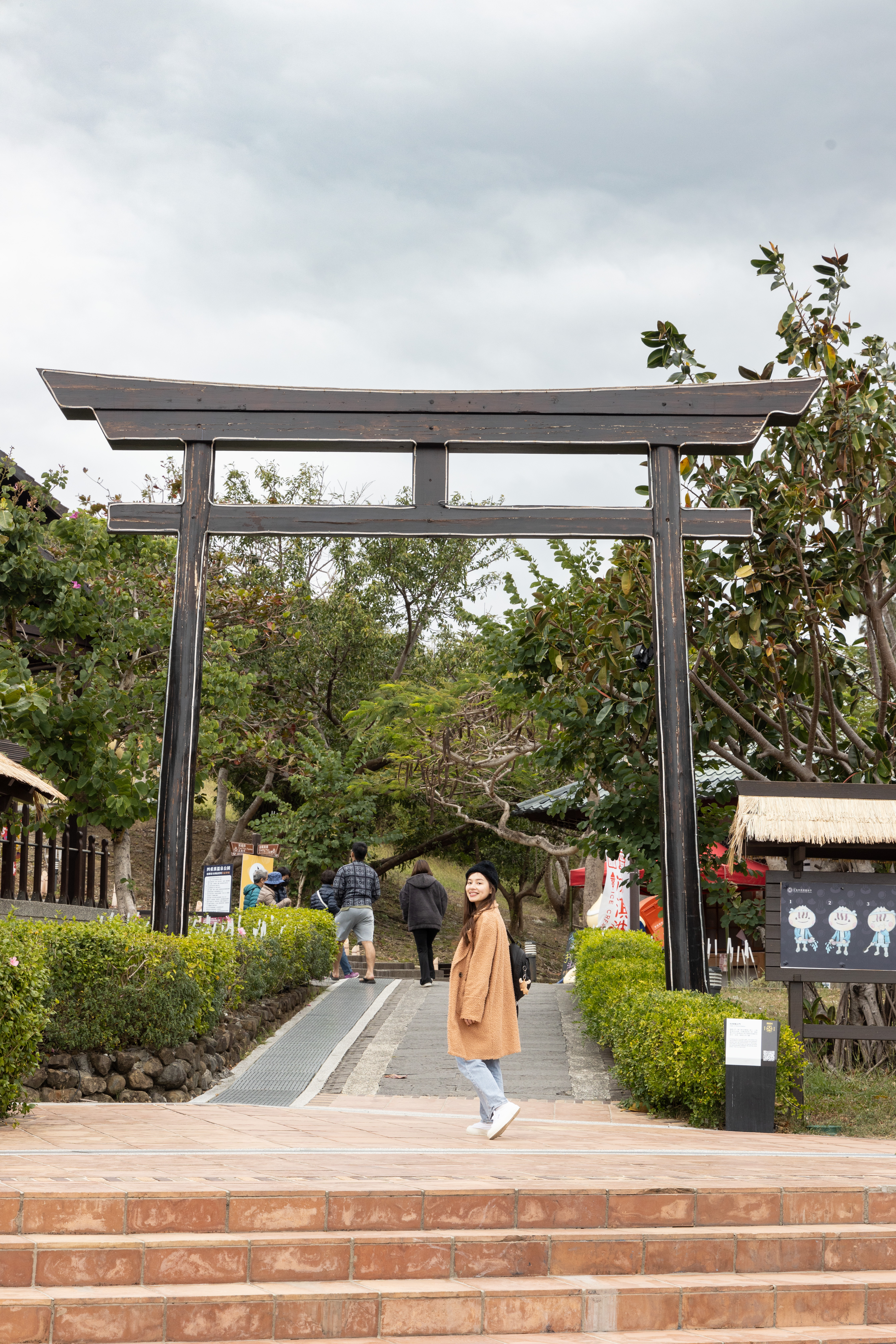以日式風格打造的四重溪溫泉公園，設有神社參拜道、鳥居、免費泡腳池等設施。