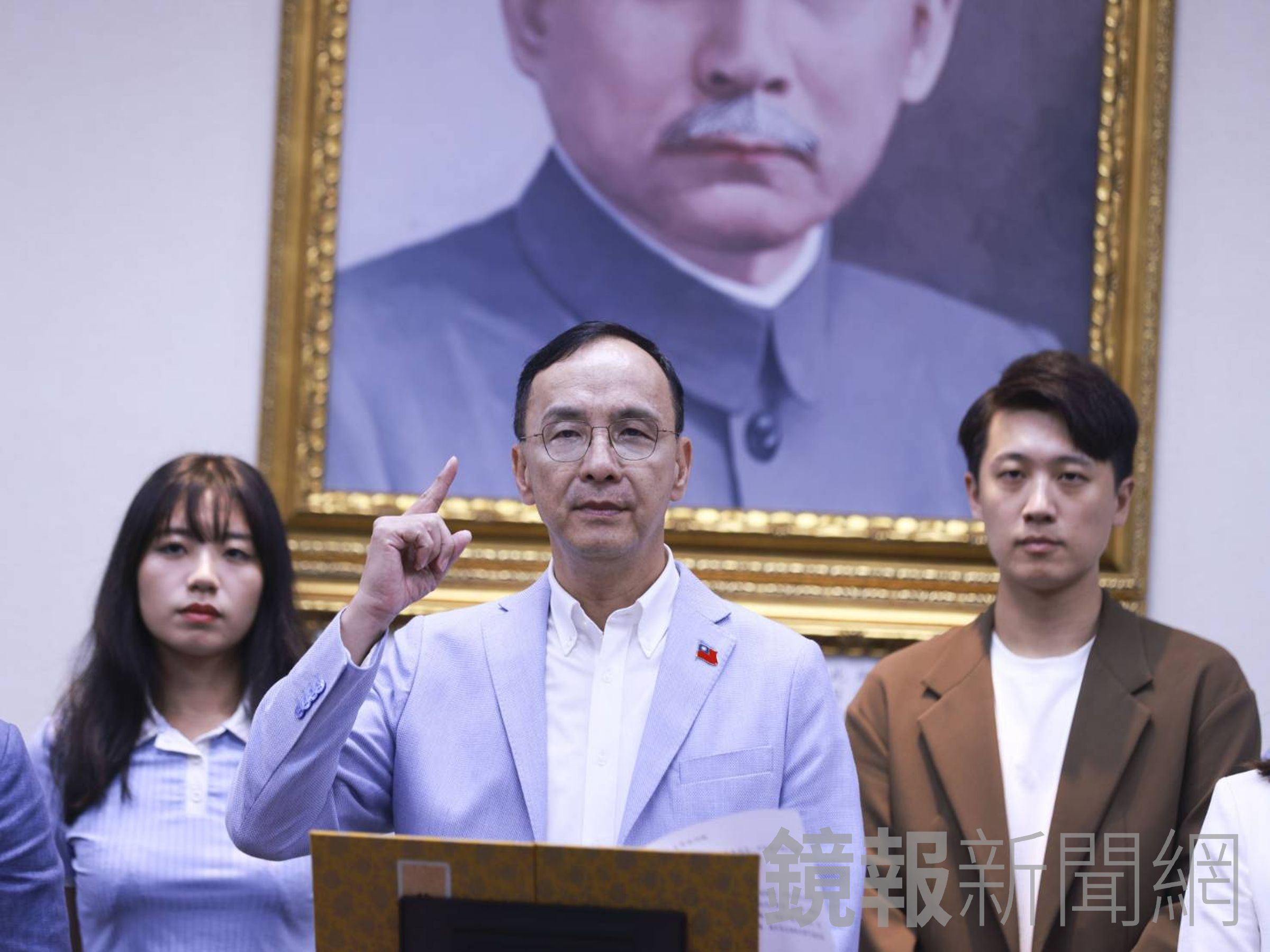 國民黨主席朱立倫在開票後於黨中央發表談話。（鏡報劉耀勻）