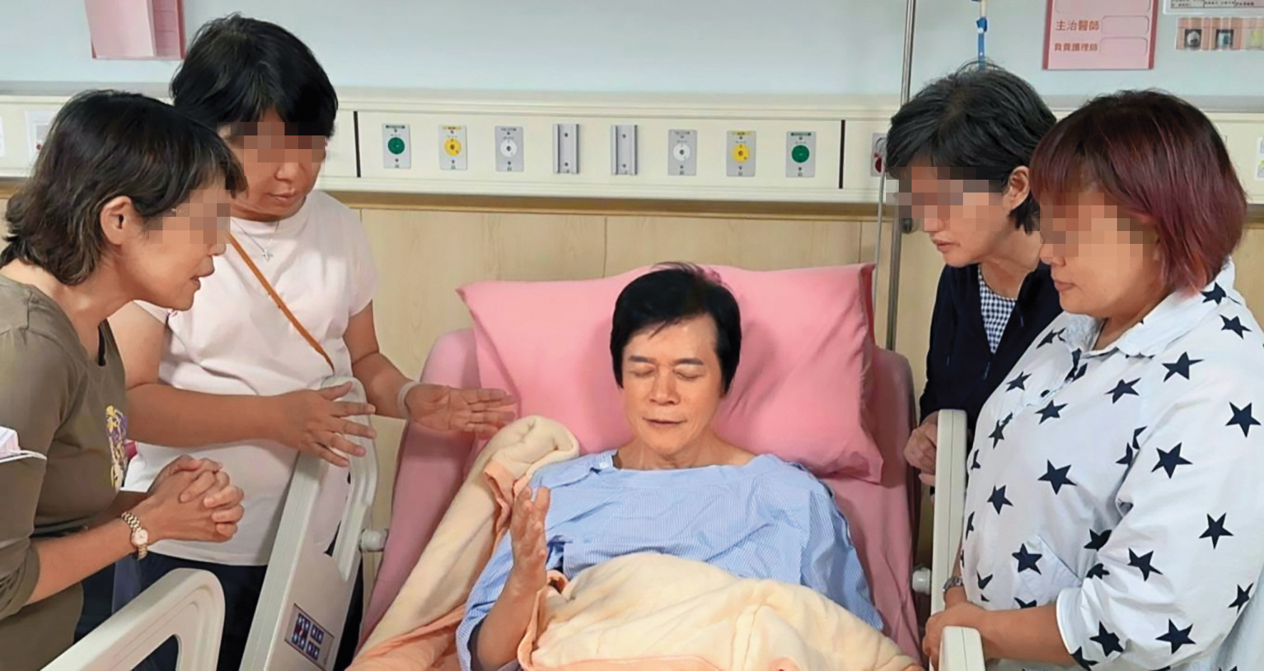 洪榮宏因攝護腺肥大住院進行雷射汽化切割術,當時床榻卻沒見到張瀞云身影。(翻攝自洪榮宏臉書)