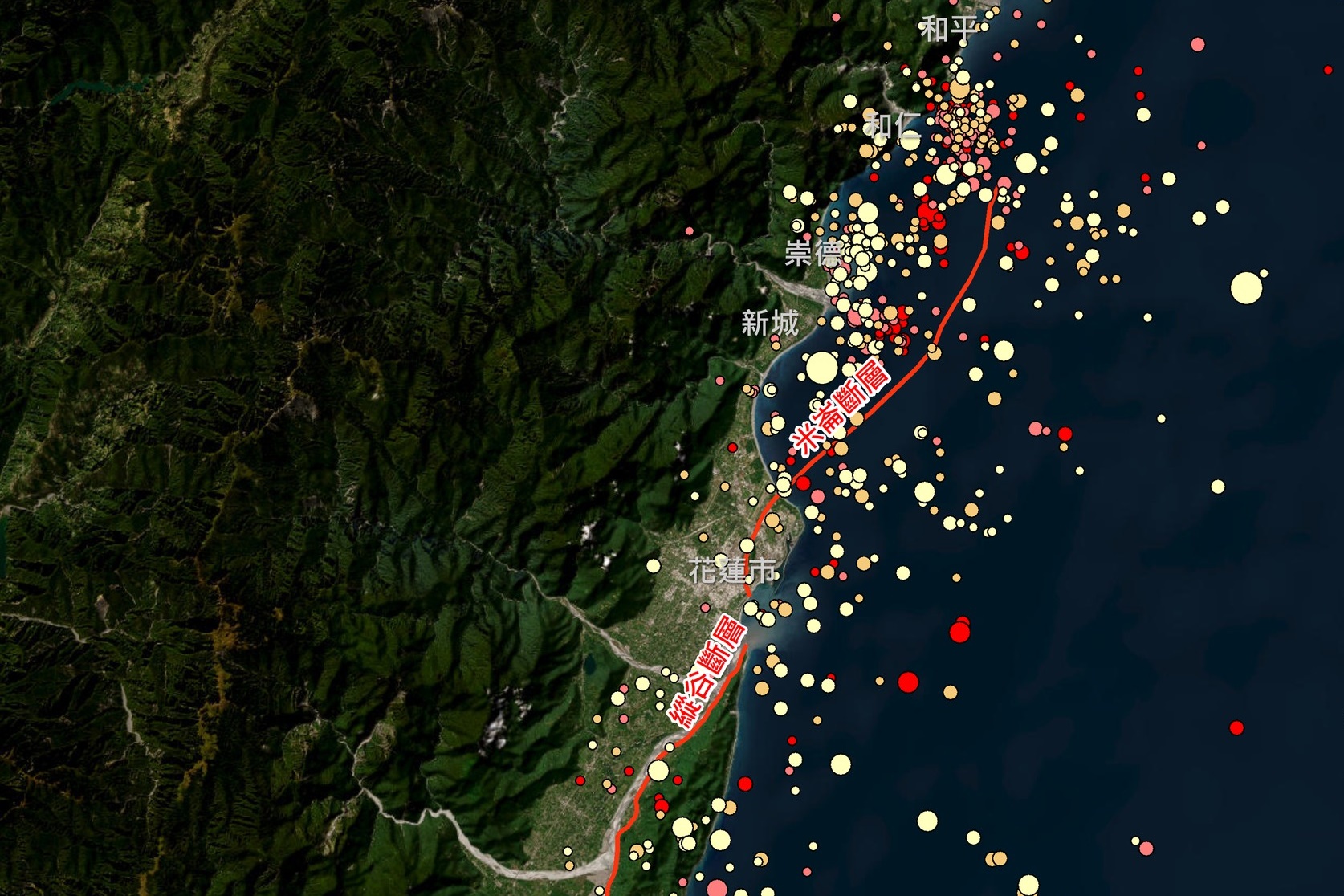 氣象粉專「台灣颱風論壇｜天氣特急」發文指出，餘震主要分布在主震以北，特別是米崙斷層及蘇花海岸一帶，可謂密密麻麻。（翻攝自台灣颱風論壇｜天氣特急 臉書）