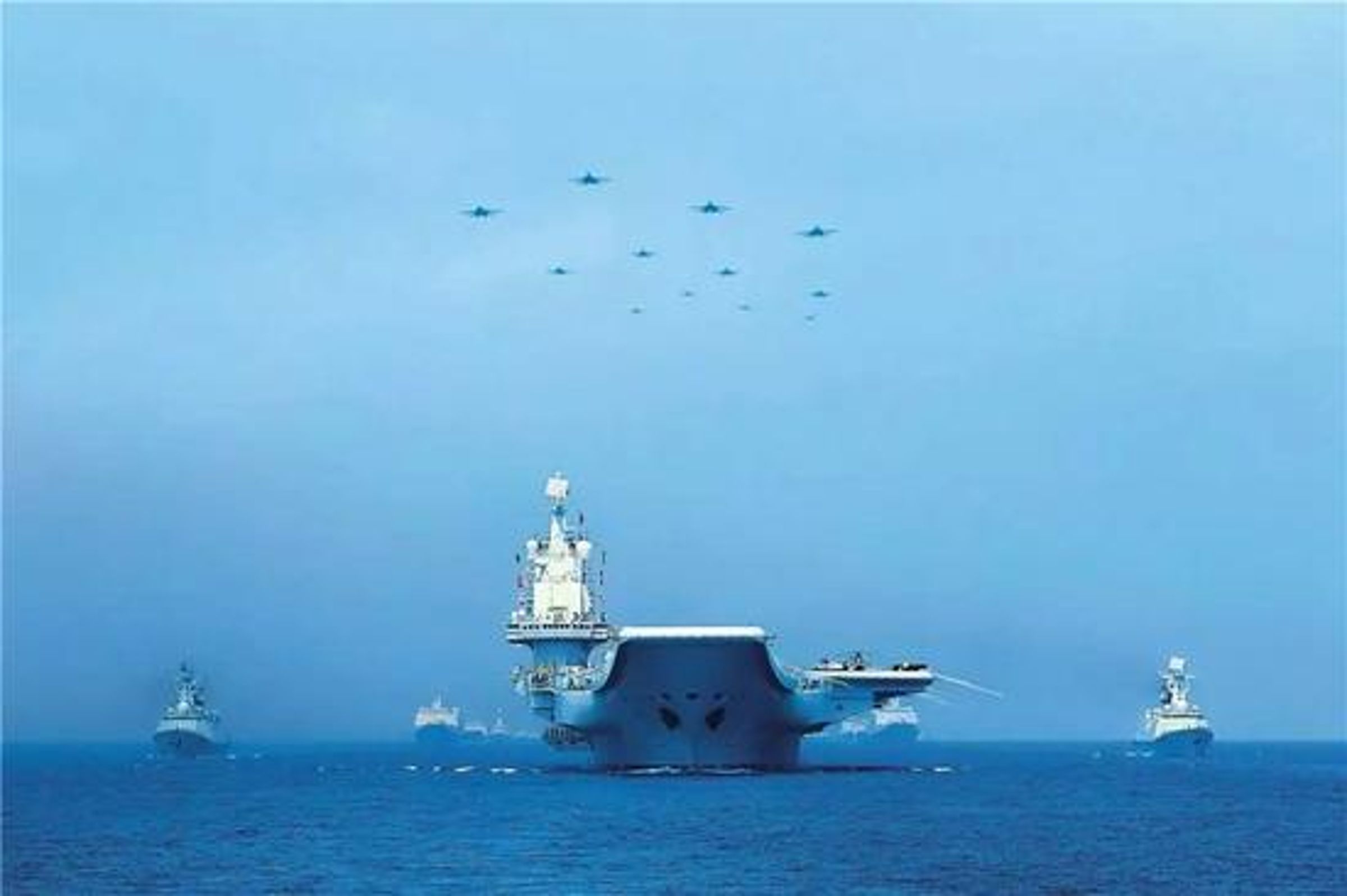 路透社根據一份台灣內部的軍方報告,揭露中共軍演年燒6千6百億元,凸顯中國在印太地區的軍事擴張速度與規模,已引發區域緊張及美國華府的高度警戒。(翻攝自中國軍網)