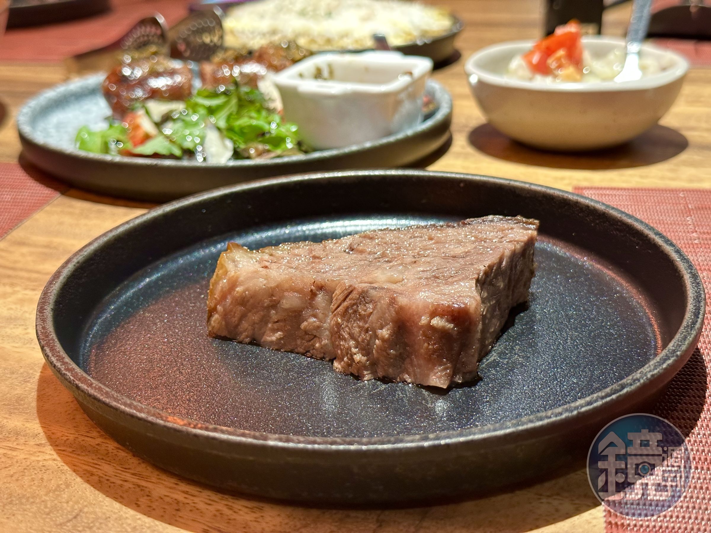 腹部肉油香四溢,扎實有水分。