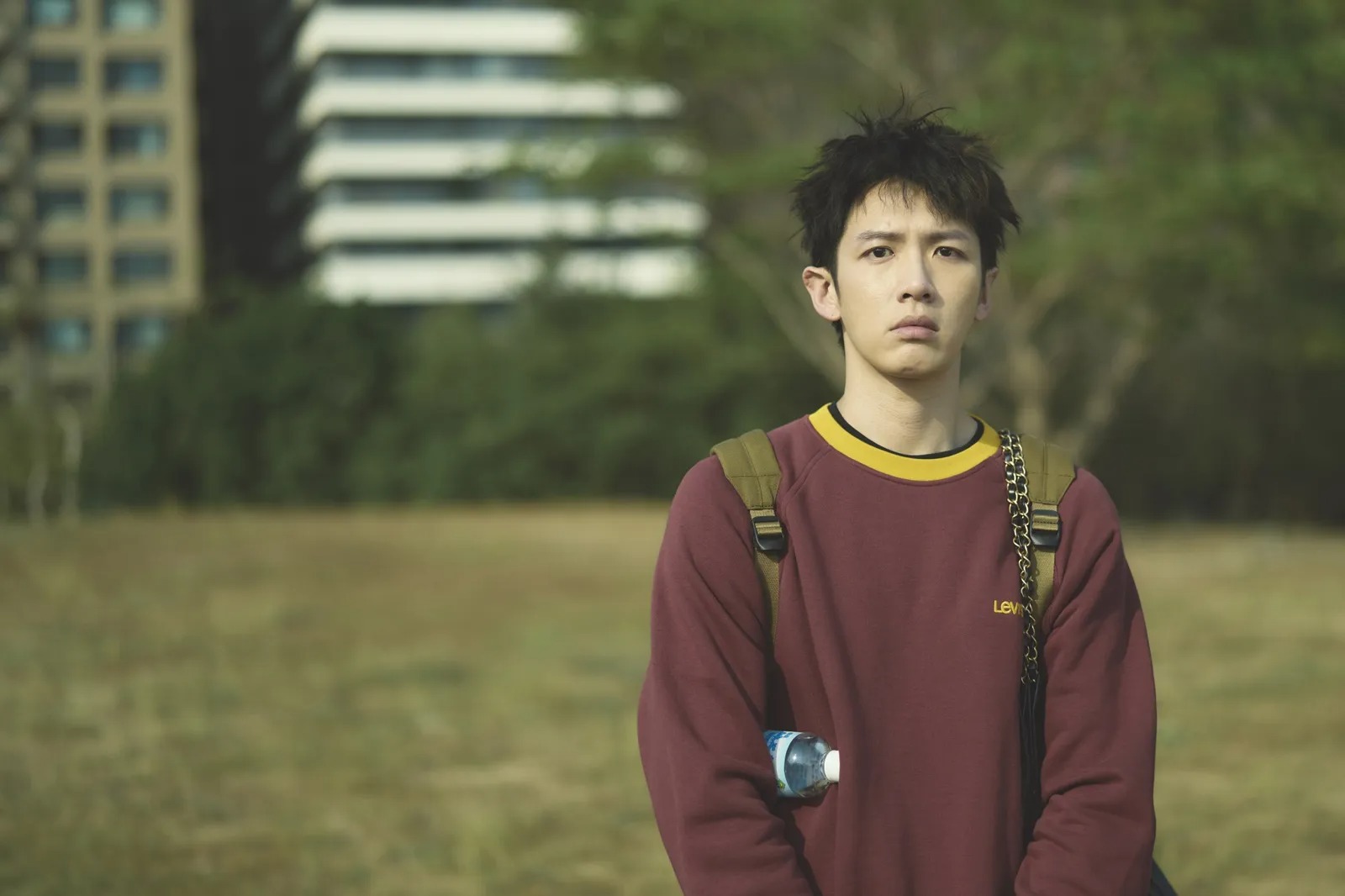 柯震東在《不夠善良的我們》裡得知許瑋甯身罹絕症卻選擇逃離，懦弱行為遭觀眾痛批「俗辣」。（公視、MyVideo提供）