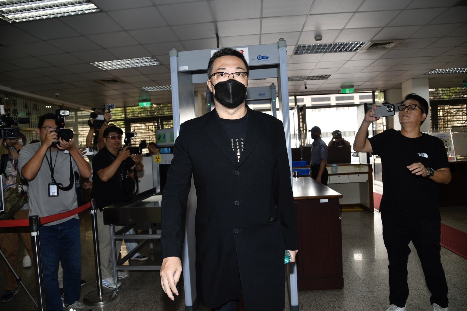 網紅朱恒強吻鍾沛君案二審宣判11月，圖為朱學恒10月17日出庭。（本刊資料照）