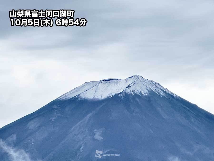 富士山在10月5日觀測到今年的「初冠雪」。(翻自weathernews.jp)