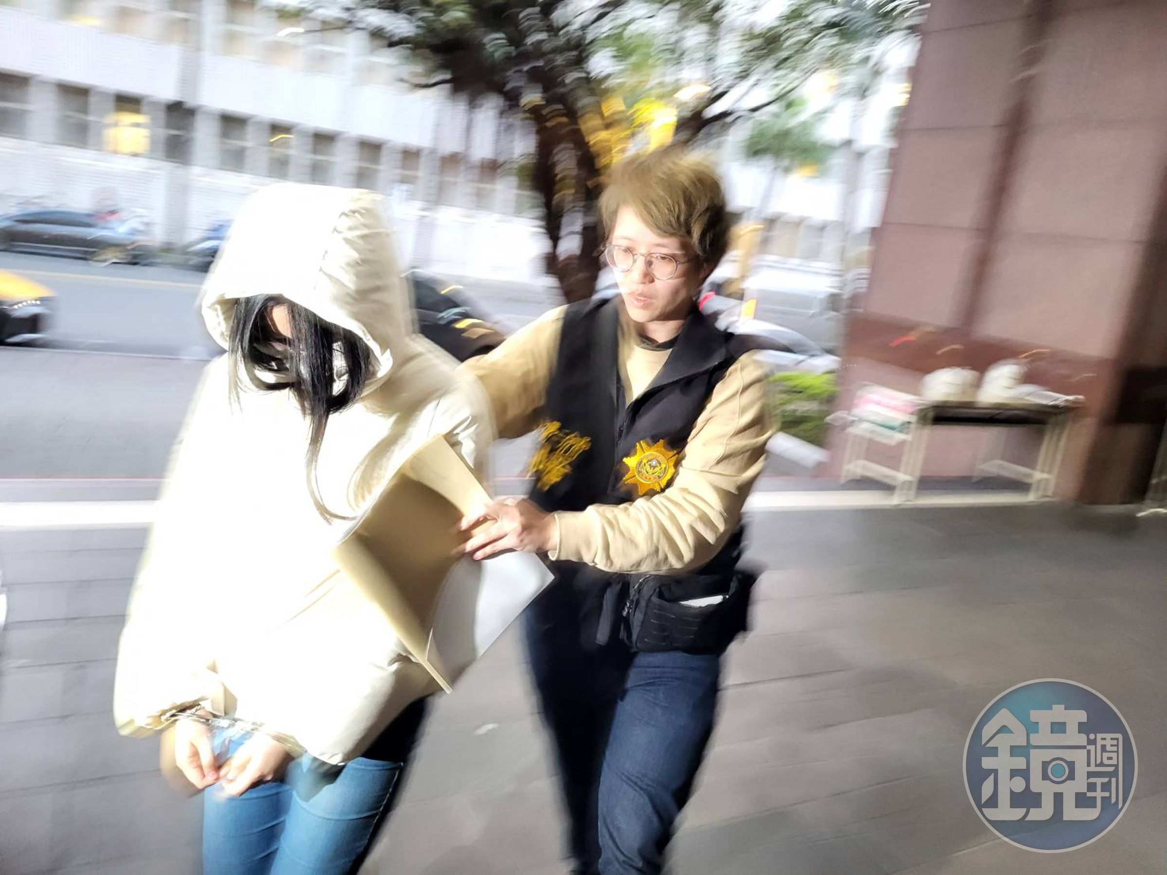 社工上銬移送畫面曝光震驚社會各界,因不符比例原則,有許多民間團體紛紛聲援社工。(本刊資料照)