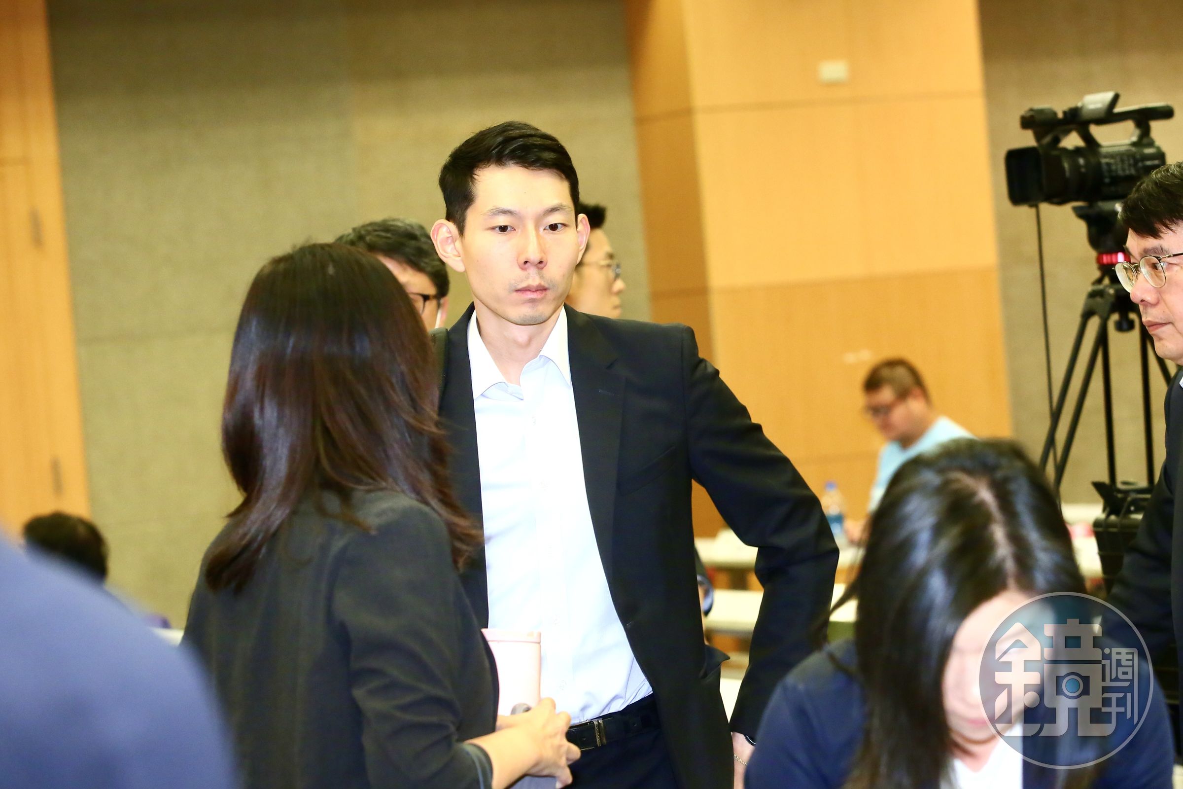 富邦集團大董蔡明忠長子、富邦金控創新科技處副總經理蔡承道，主導富邦金控創新科技處，負責探索目前很夯的的生成式AI議題。也是富邦金控下半年投資重點。