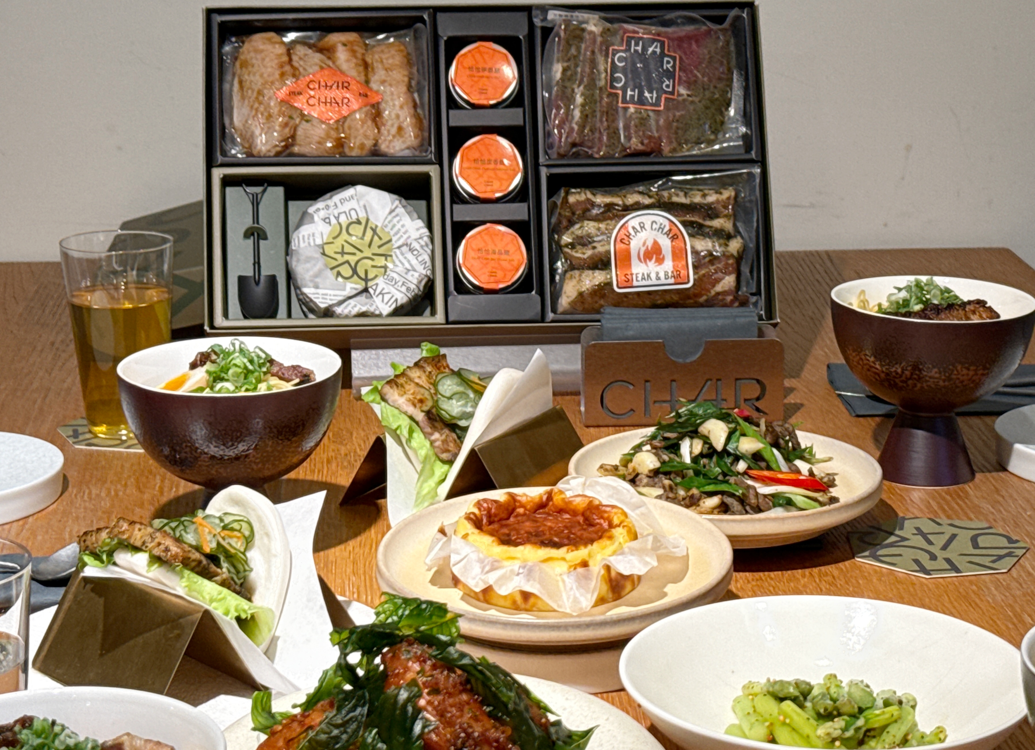 兩人烤肉也要有儀式感!「CHAR CHAR中秋禮盒」3種肉加煙燻巴斯克蛋糕 備料15分鐘就可澎湃開吃