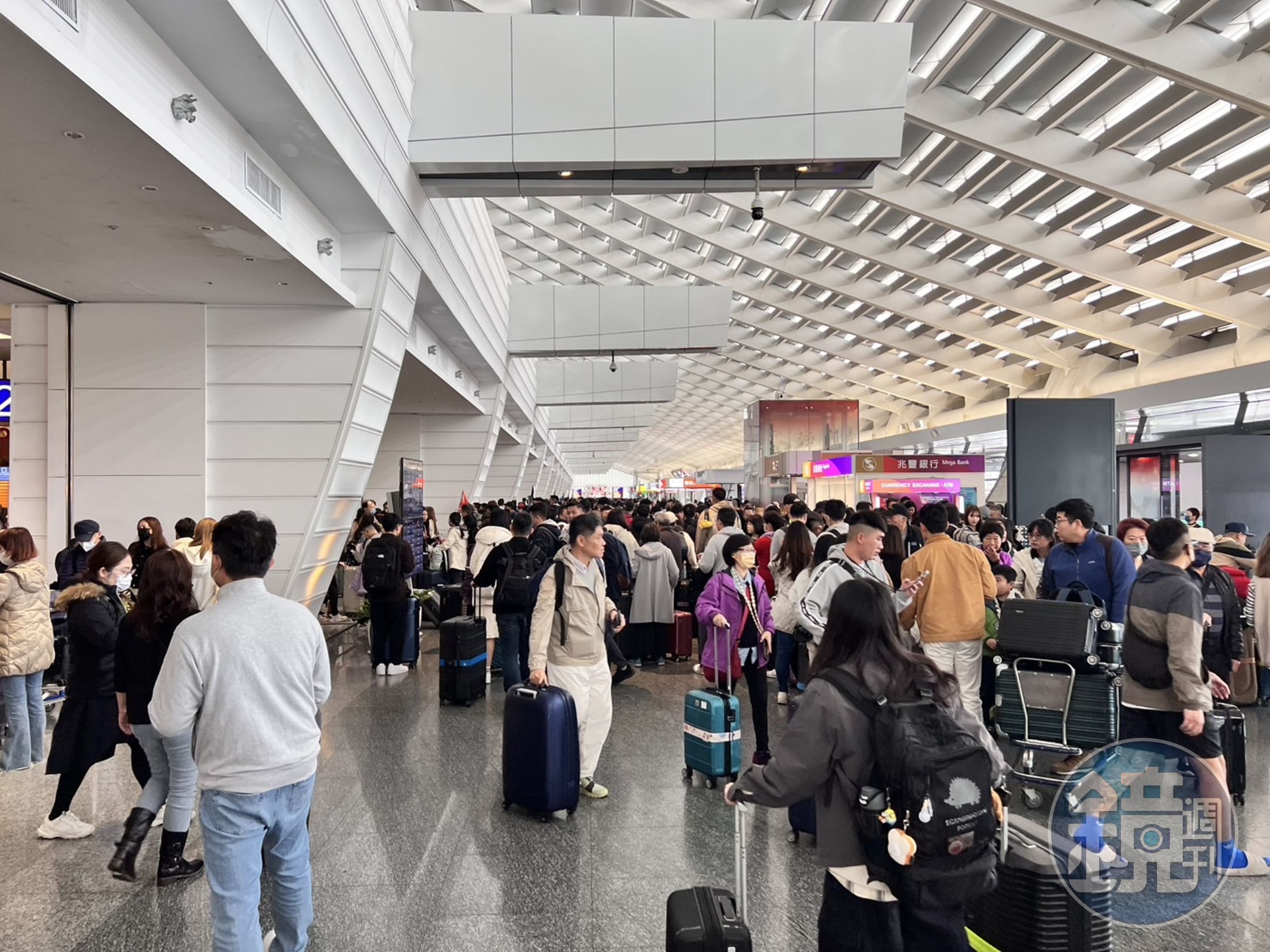桃園機場公司先前就提醒旅客提前3小時抵達機場報到。