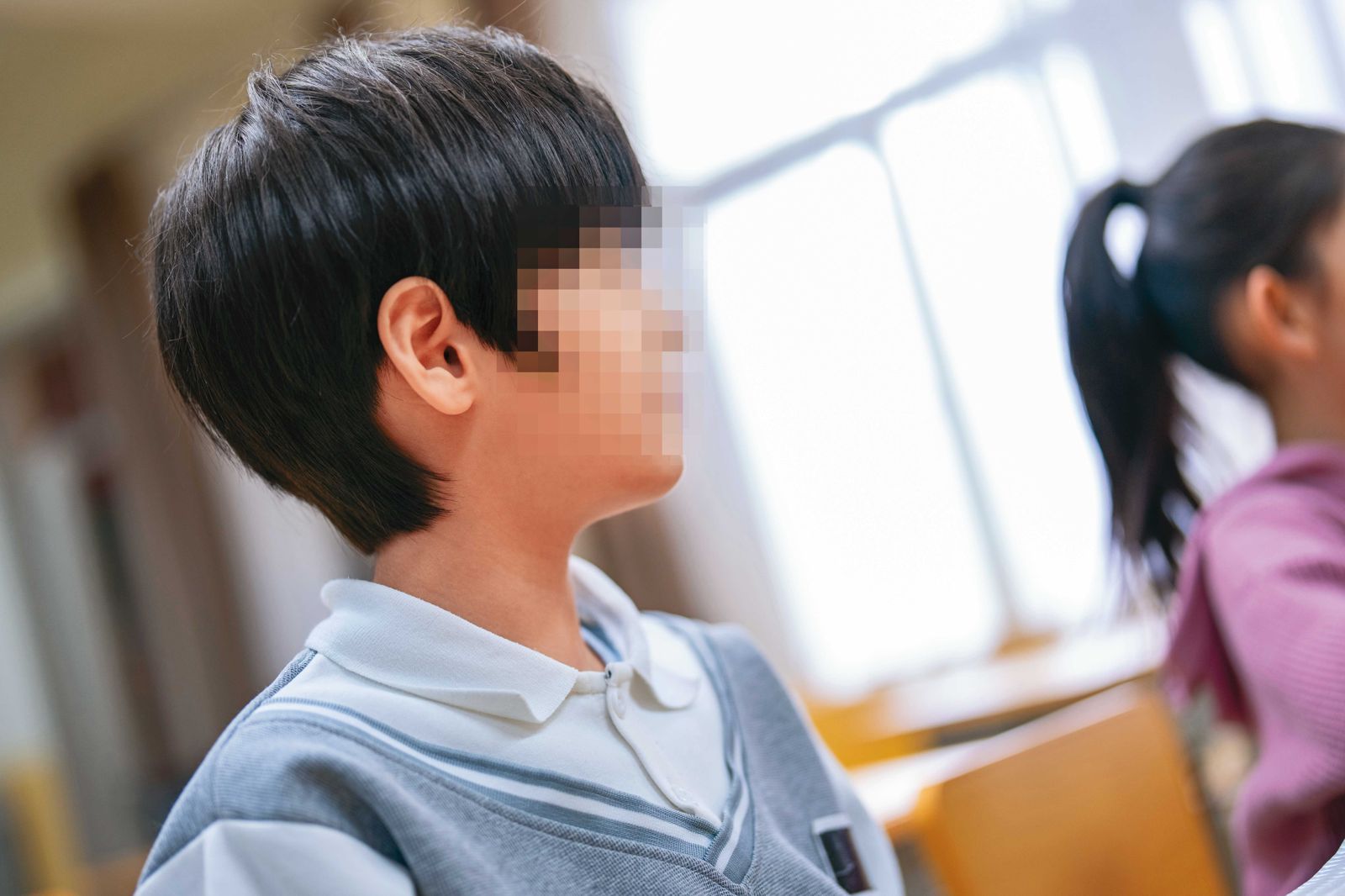 小五男童多次到教室找小二女童,引起老師注意,才揭發性侵案。示意畫面,圖非當事人。(東方IC)