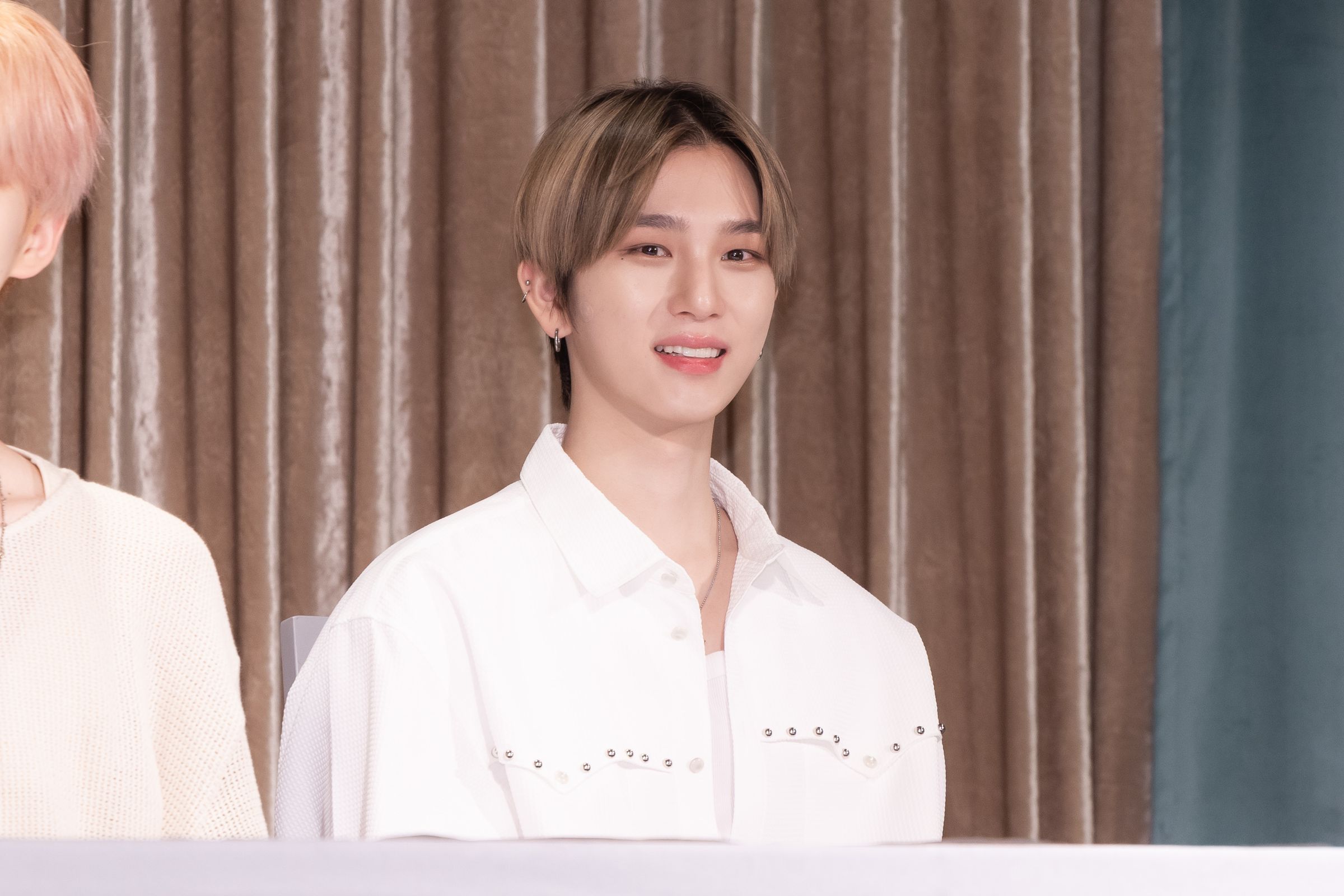 BAEKSEUNG對自己戴長假髮的女生造型很滿意,但不好意思自己打分數,請粉絲在演唱會親眼見證。(ON INN ASIA提供)