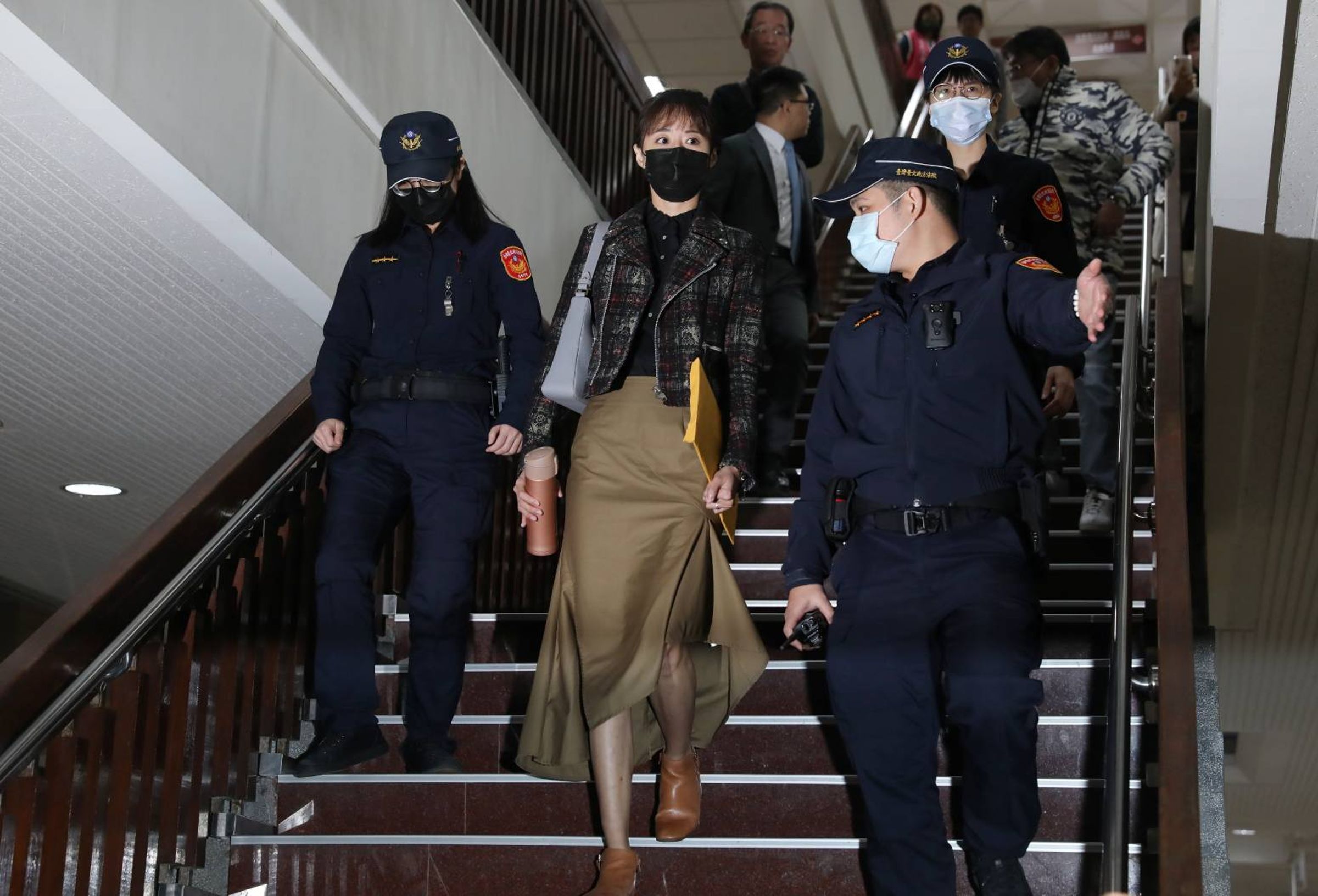 高虹安前助理王郁文涉貪污助理費出庭,她指自己參加過太陽花學運,控檢黑箱遭檢反控捕風捉影。