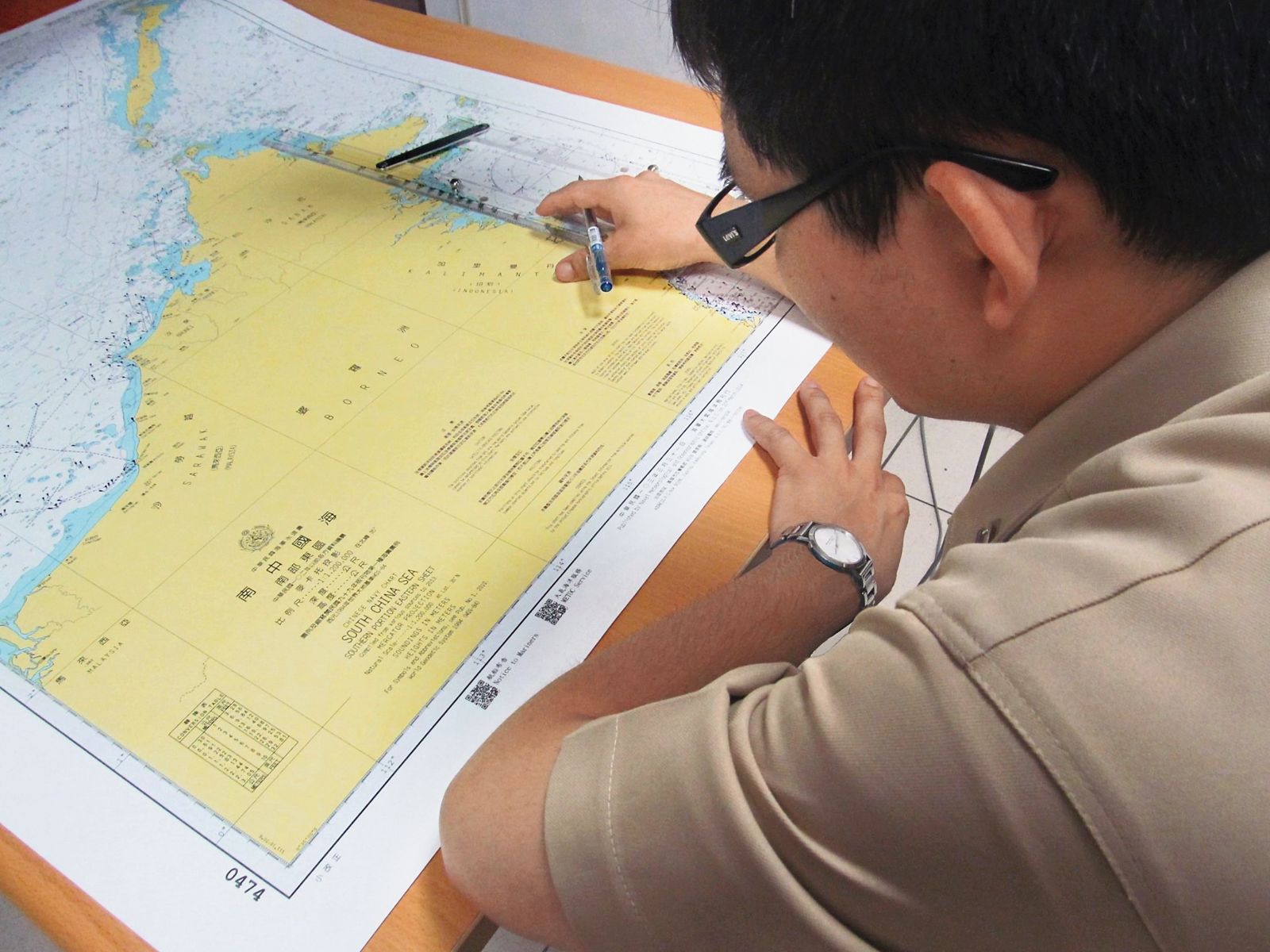 大氣海洋局官士兵的任務，包括彙整大氣、海洋觀測數據，提供第一線作戰單位參考。（翻攝中華民國海軍臉書）