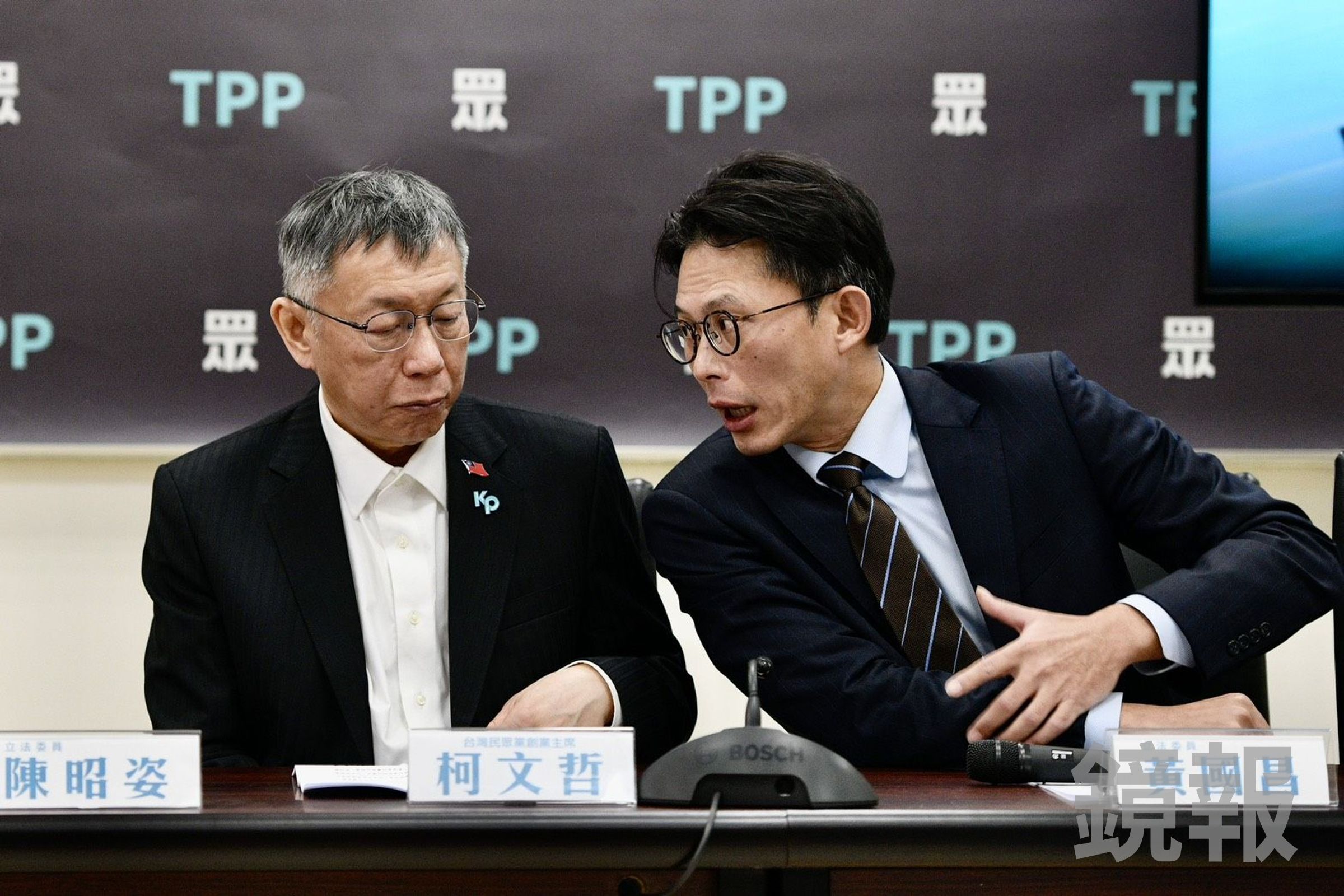 黃國昌質疑行政院提出的國防特別預算沒花在刀口上，王婉諭痛批用話術誤導大眾。（鏡報李智為）