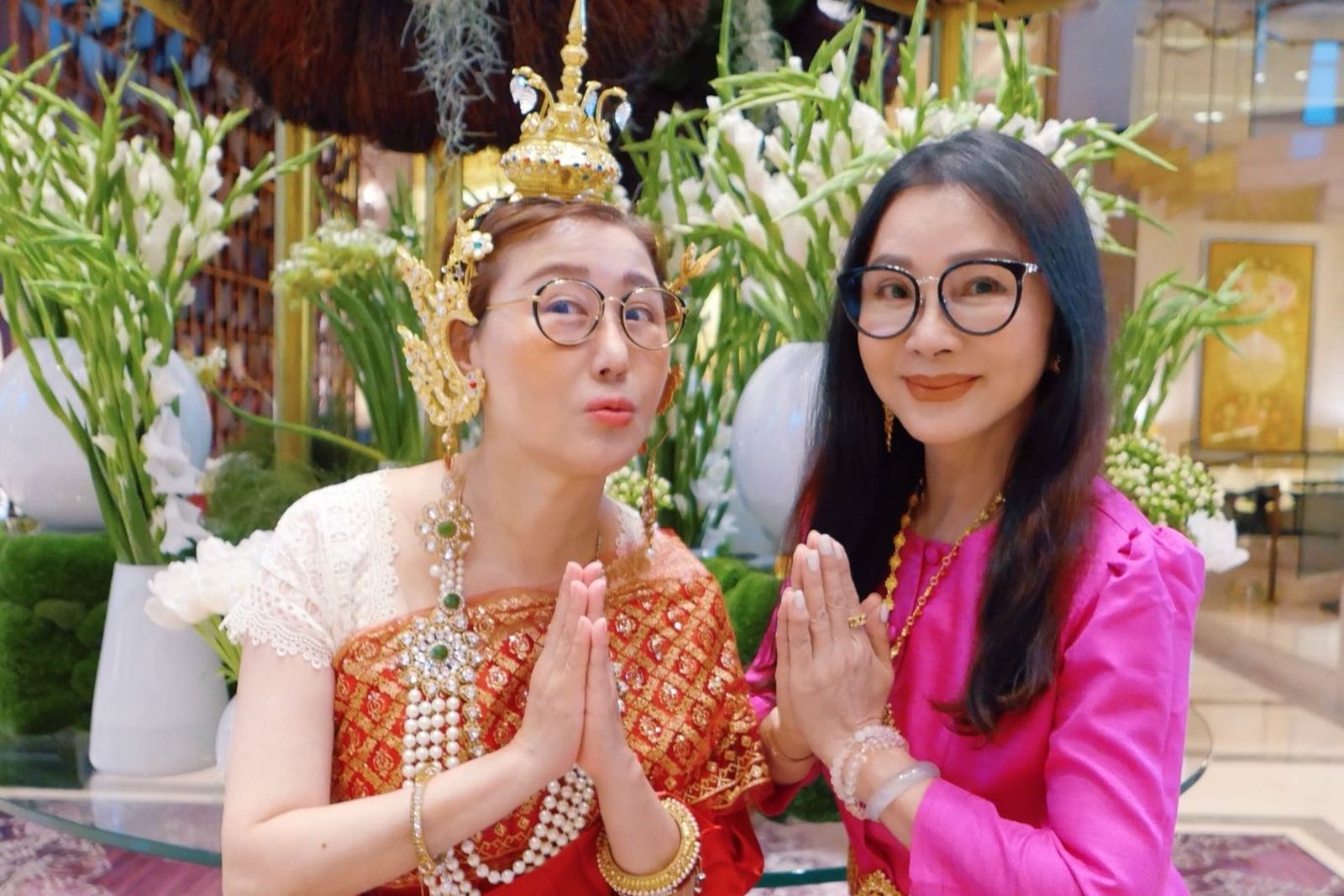 藍心湄曼谷過大壽　陳美鳳化身泰妹祝壽