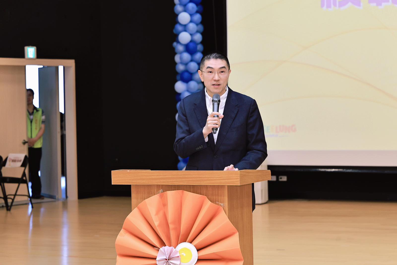 謝國樑感染B流已2週，因症狀加劇住進台北榮總治療。（翻攝謝國樑臉書）