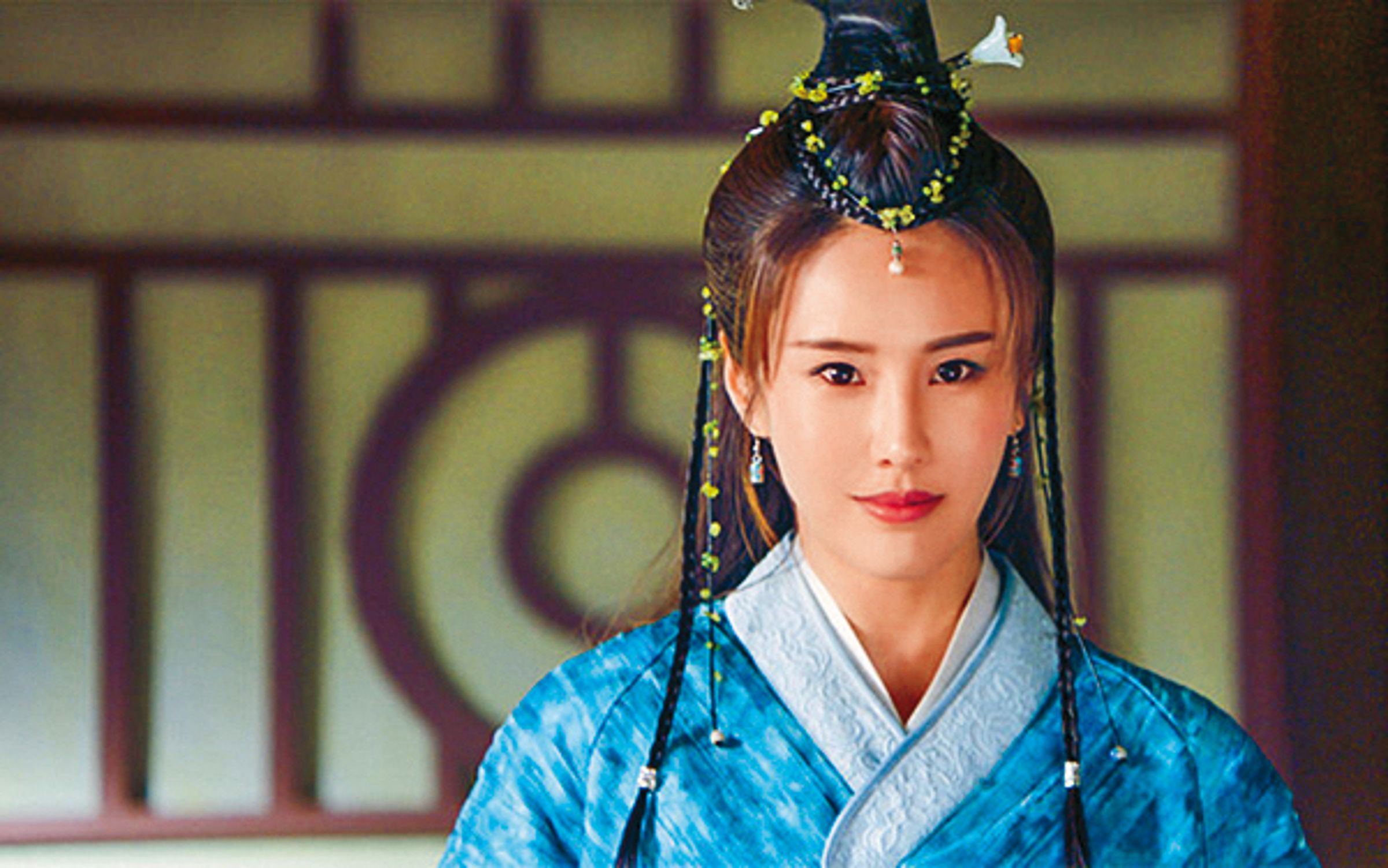 黃心娣在《小女花不棄》中一人分飾二角，飾演雙胞胎。